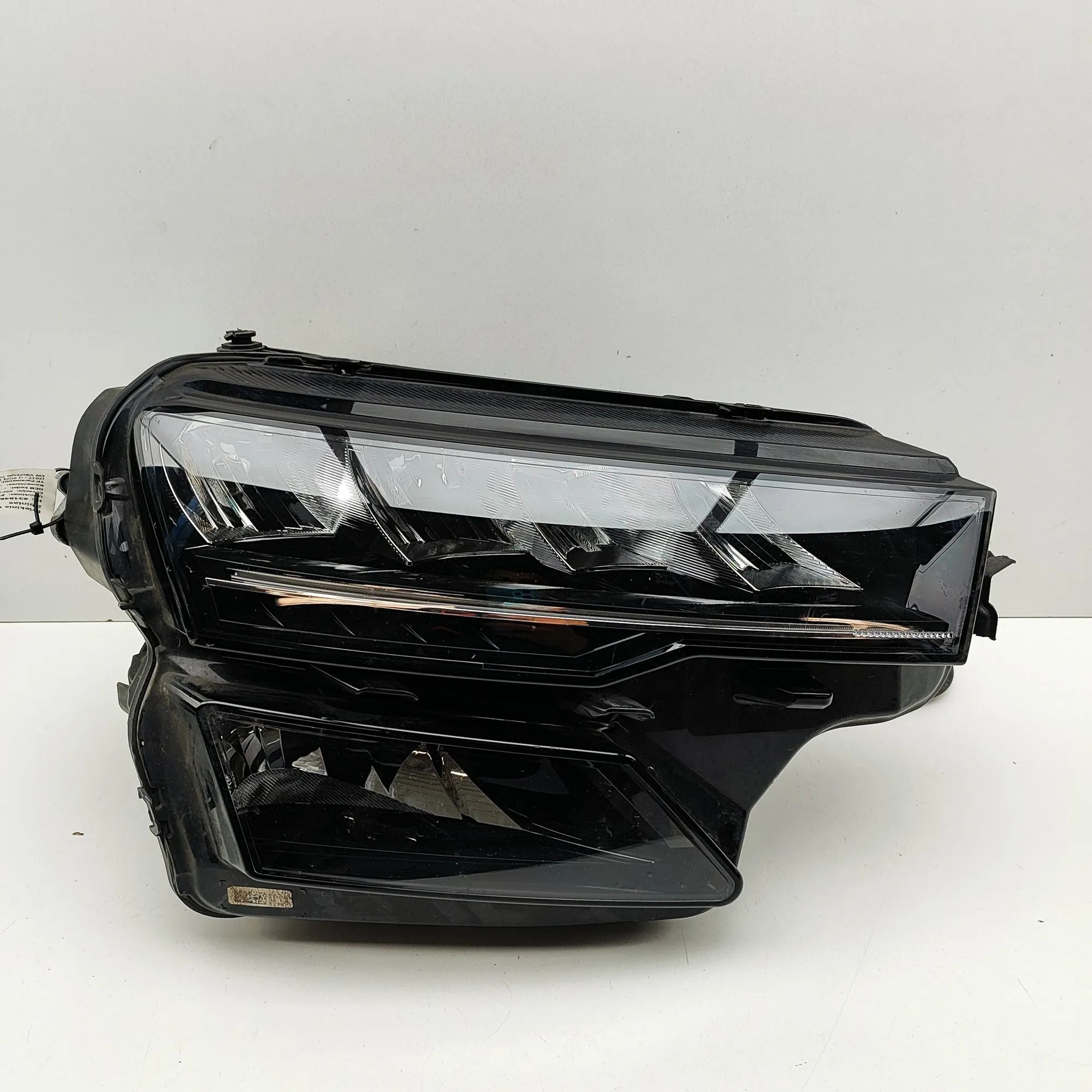 Skoda Karoq Front Right Headlight Front Right Headlight — SKODA KAROQ (NU7) (2017...