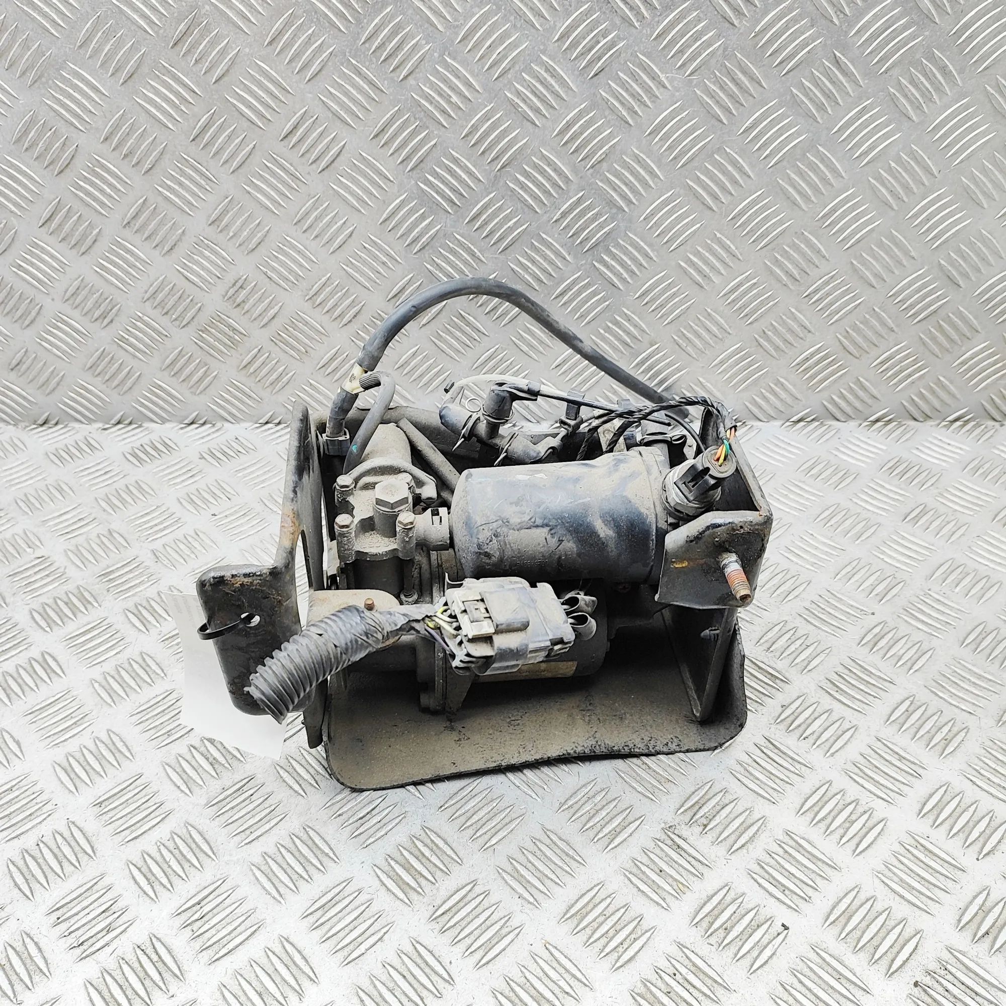 Cadillac Escalade Air Suspension Compressor Air suspension compressor — CADILLAC ESCALADE (...