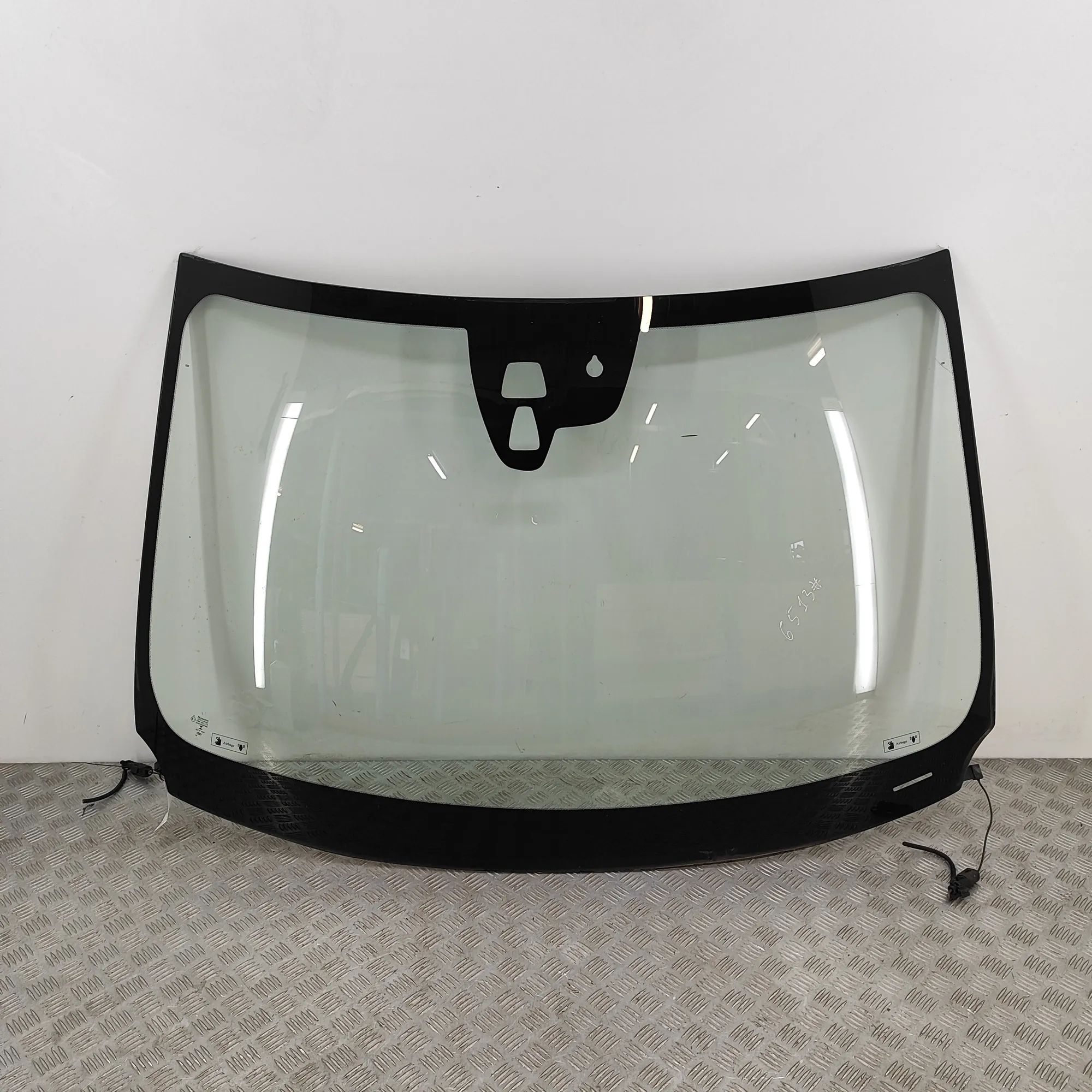 Volvo V40 Front Windshield Front Windshield — VOLVO V40 (Hatchback) (2012-...