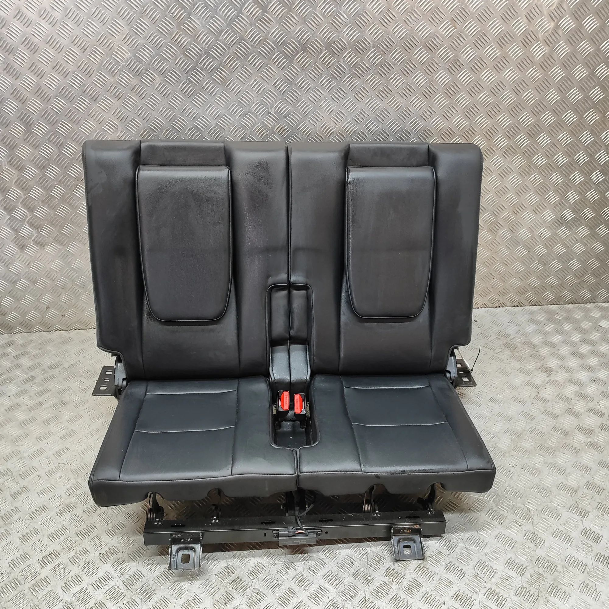 Land Rover Discovery Sport Rear seat Rear seat — LAND ROVER DISCOVERY SPORT (L550) (...