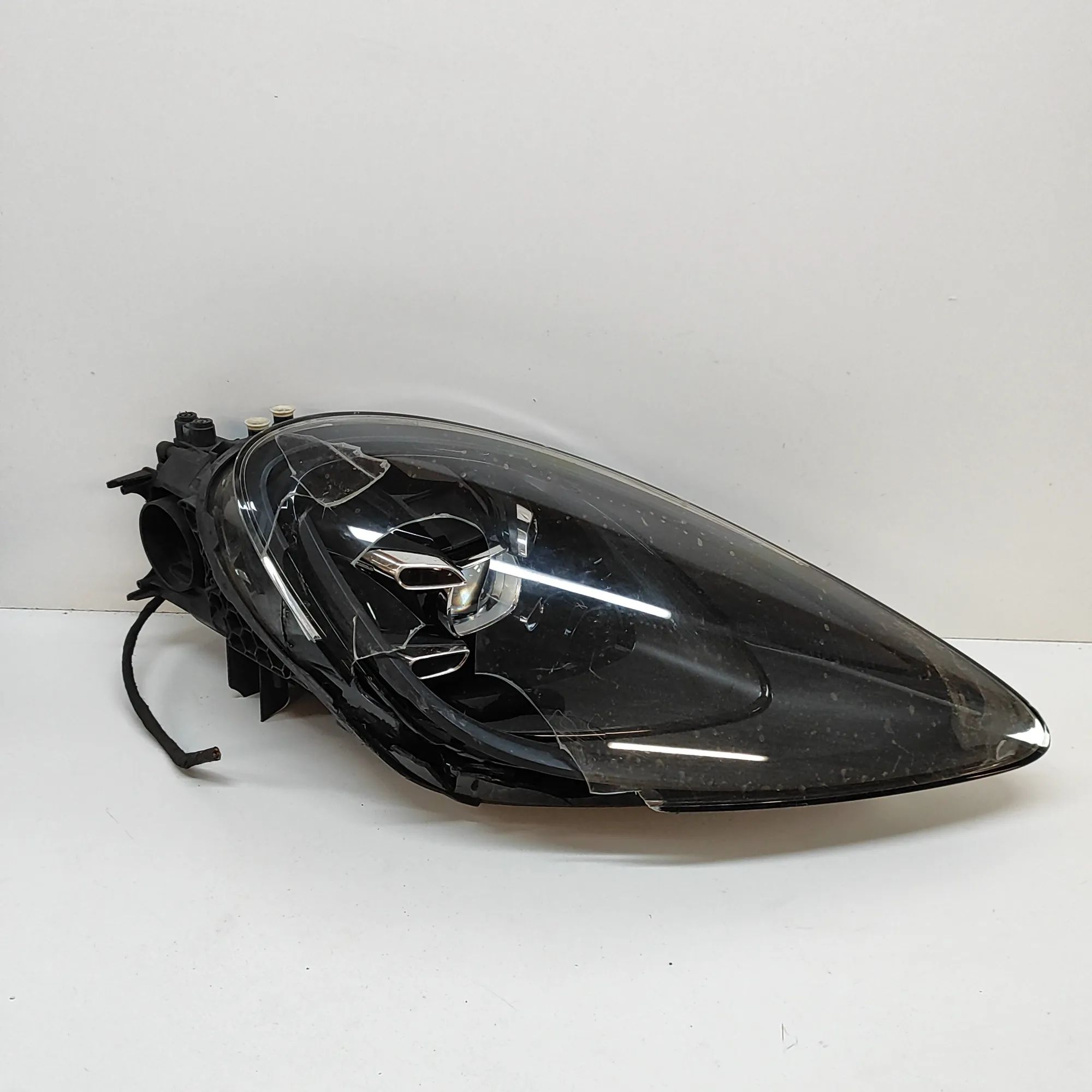 Porsche Cayenne Front Right Headlight Front Right Headlight — PORSCHE CAYENNE (9Y0/9Y...