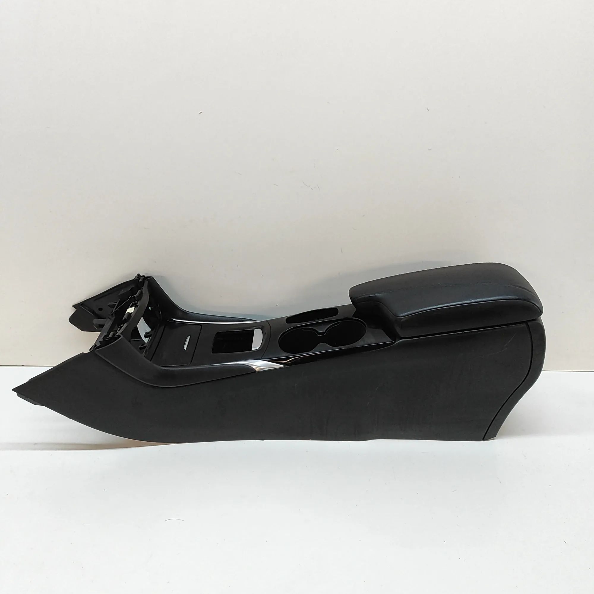 Infiniti Q30 center console