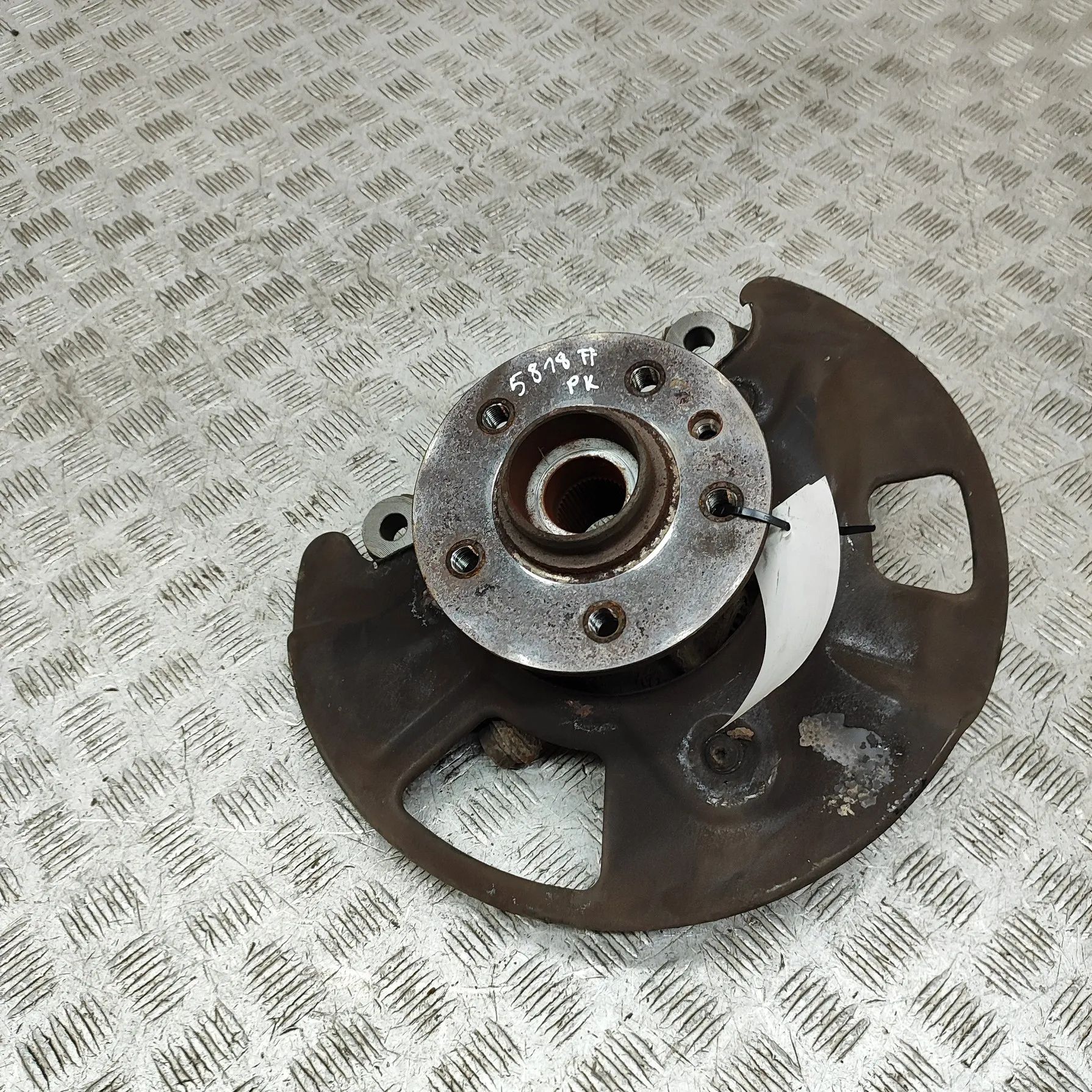 Volkswagen Crafter Front Left Wheel Hub Front Left Wheel Hub — VW CRAFTER (Van SY_) (20...