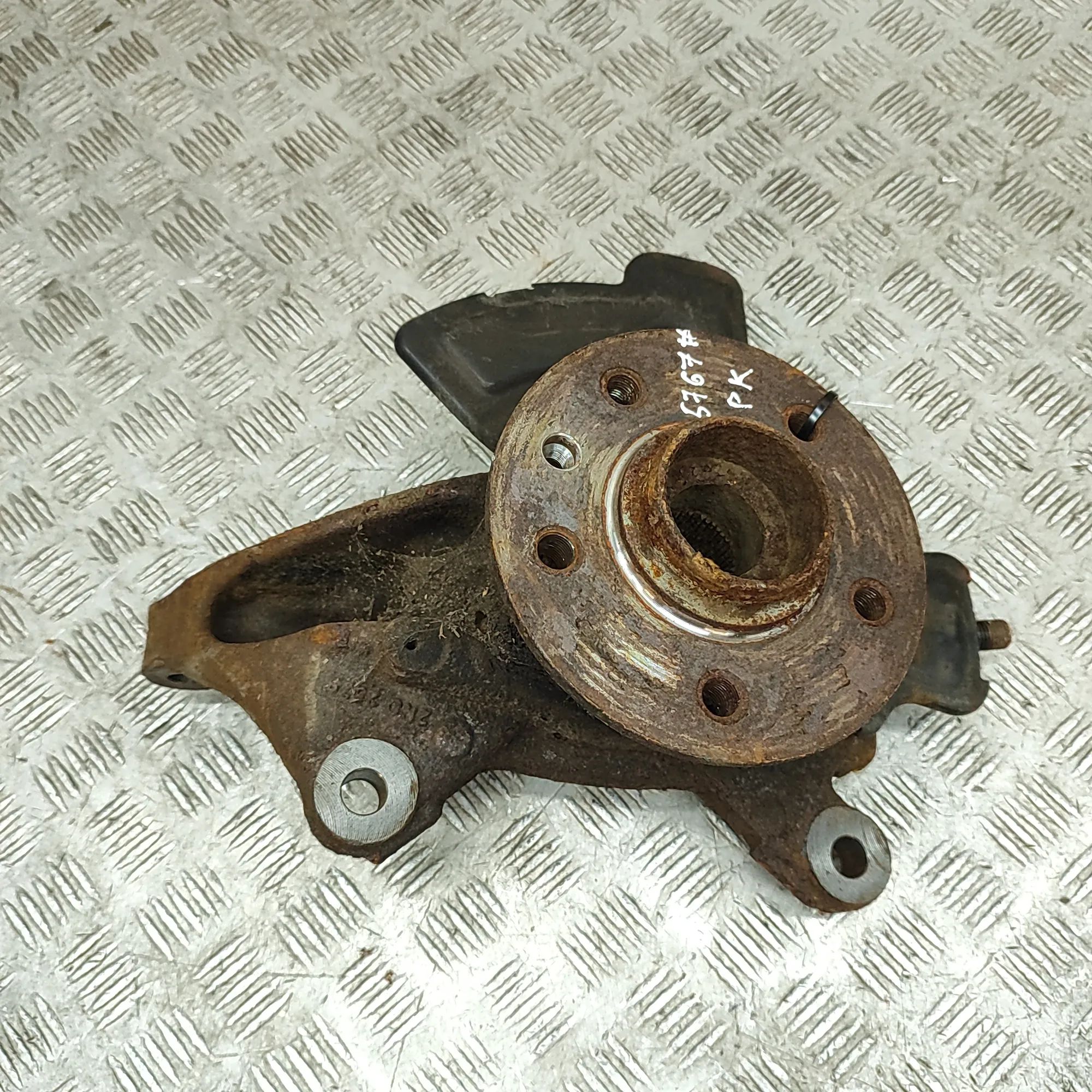 Volkswagen Crafter Front Left Wheel Hub Front Left Wheel Hub — VW CRAFTER (Platform/cha...