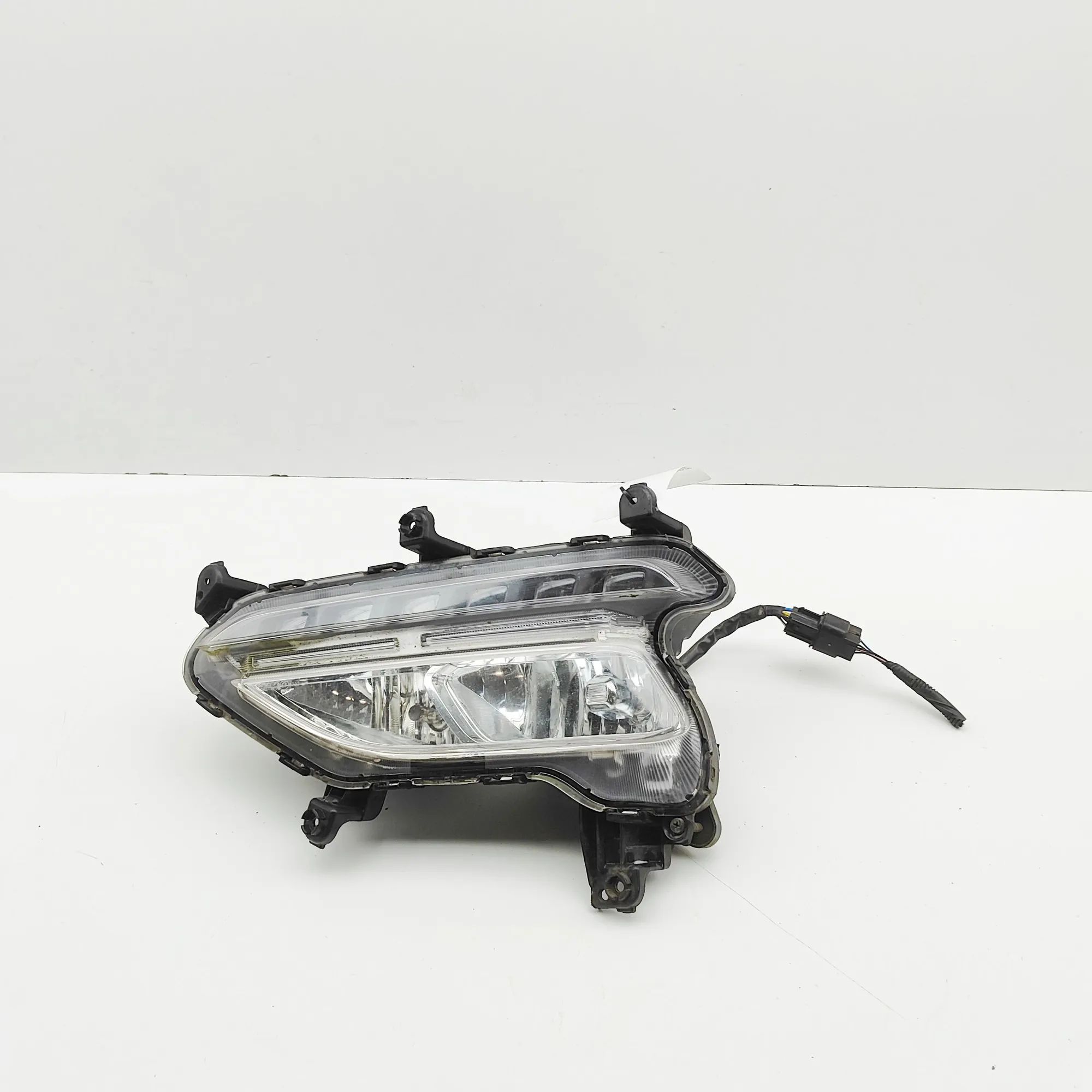 Hyundai Santa Fe Front Left Fog Light Front Left Fog Light — HYUNDAI SANTA (FÉ III DM...