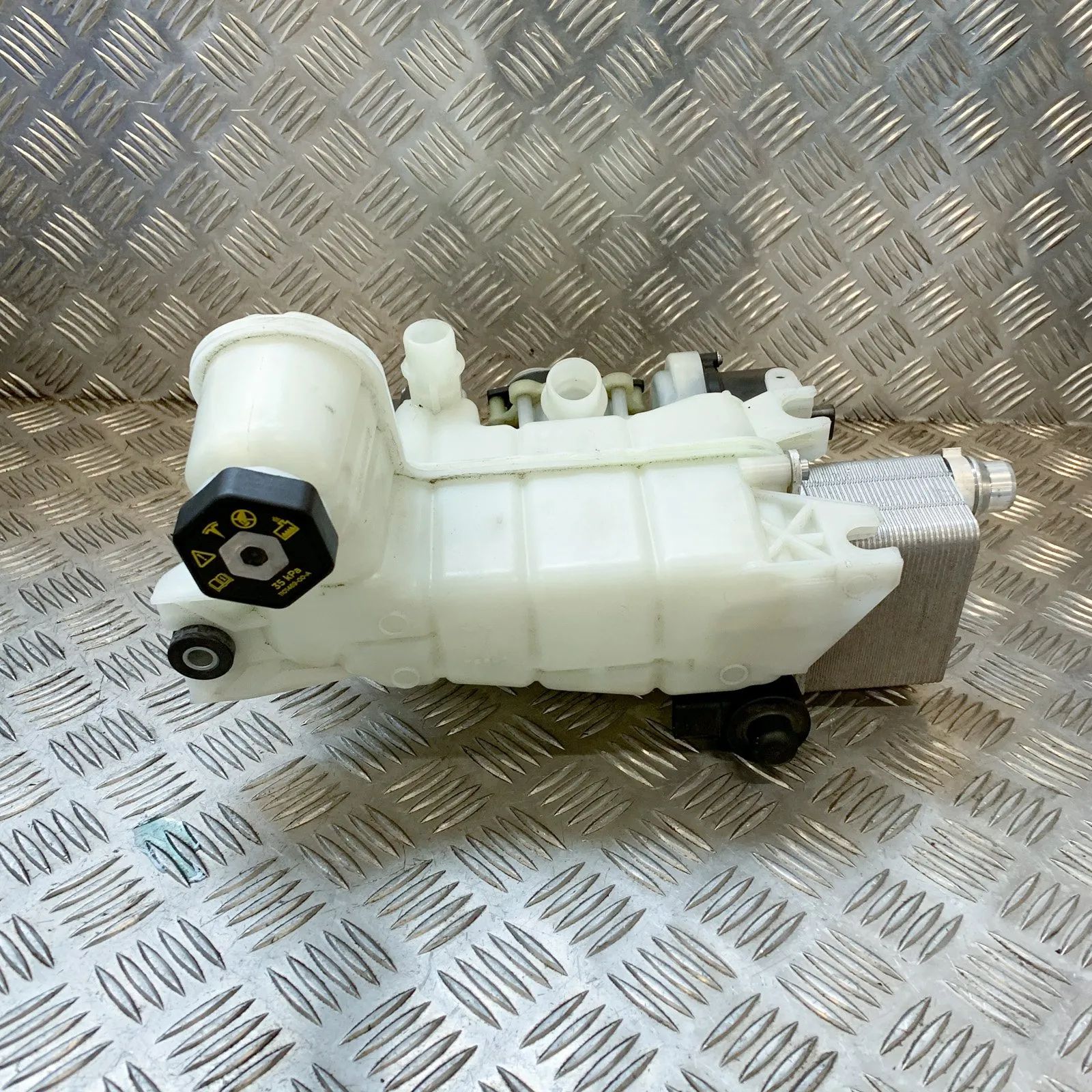 Tesla Model 3 Expansion Tank Expansion tank — TESLA MODEL 3 (2018-...) — 107...