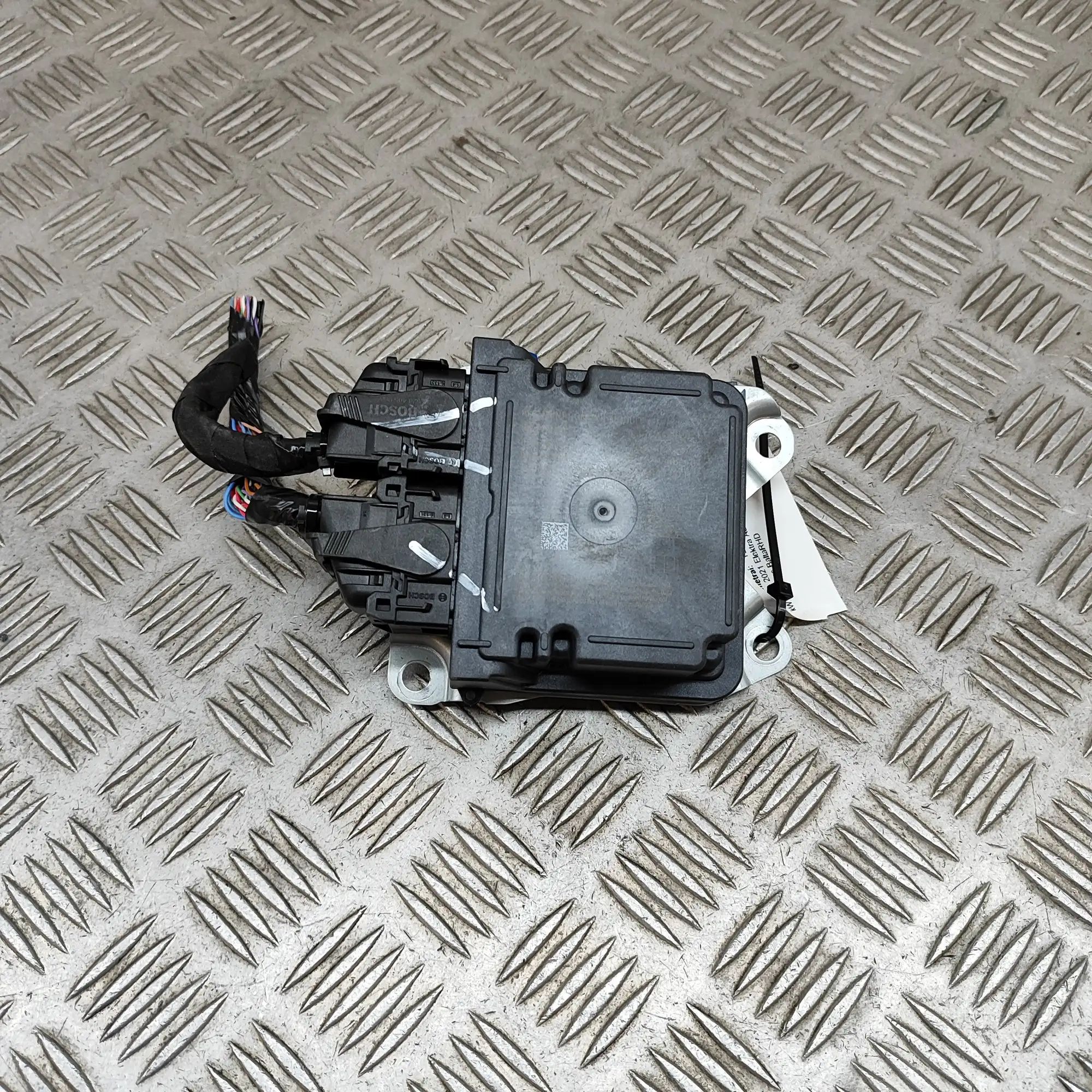Tesla Model 3 SRS Control Unit SRS Control Unit — TESLA MODEL 3 (2018-...) — 1...