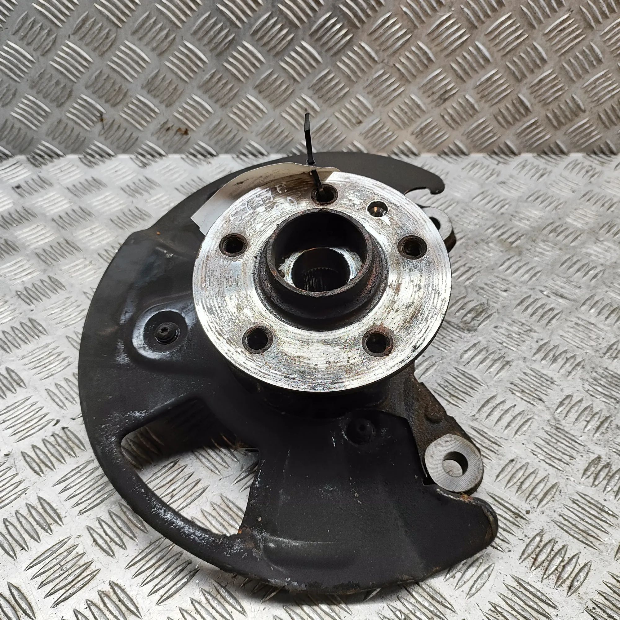 Volkswagen Crafter Front Right Wheel Hub Front Right Wheel Hub — VW CRAFTER (Van SY_) (2...