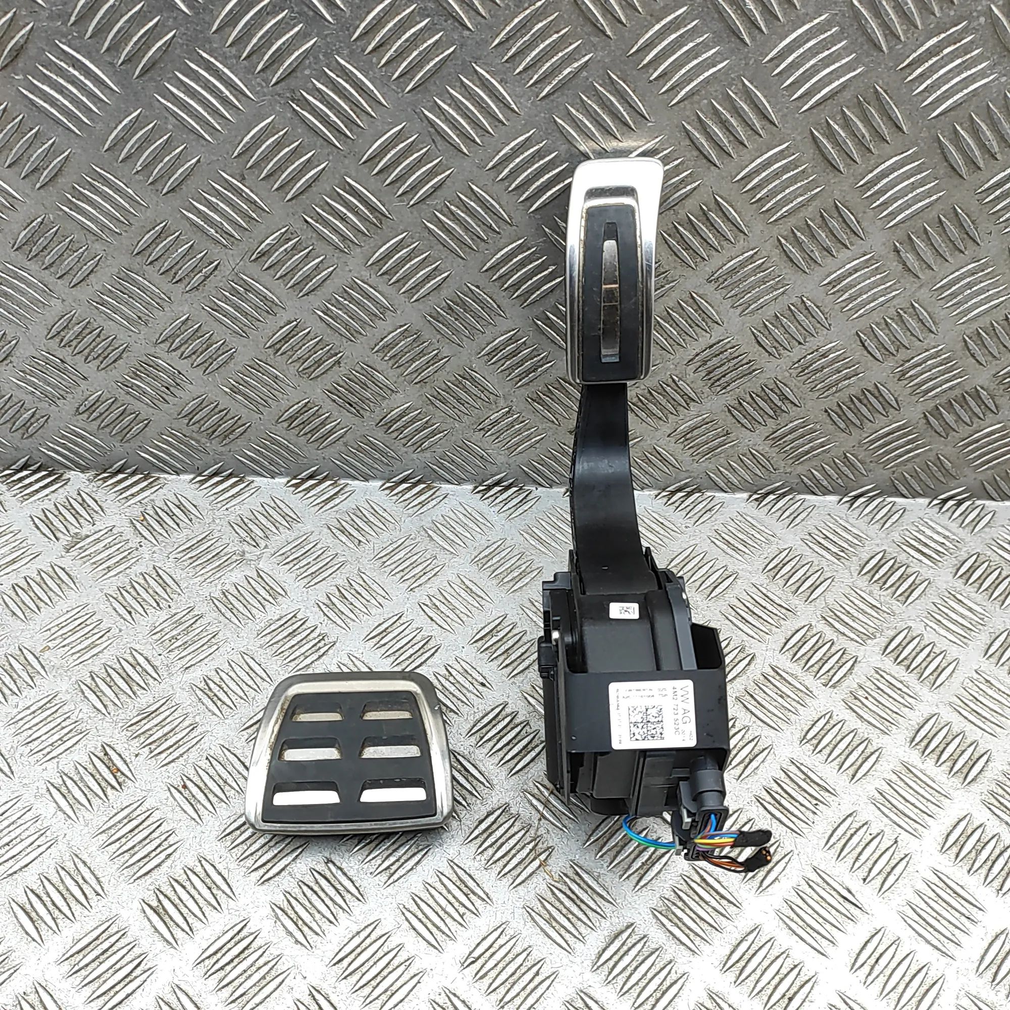 Volkswagen Touareg Throttle Pedal Throttle Pedal — VW TOUAREG (CR7) (2017-...) — ...