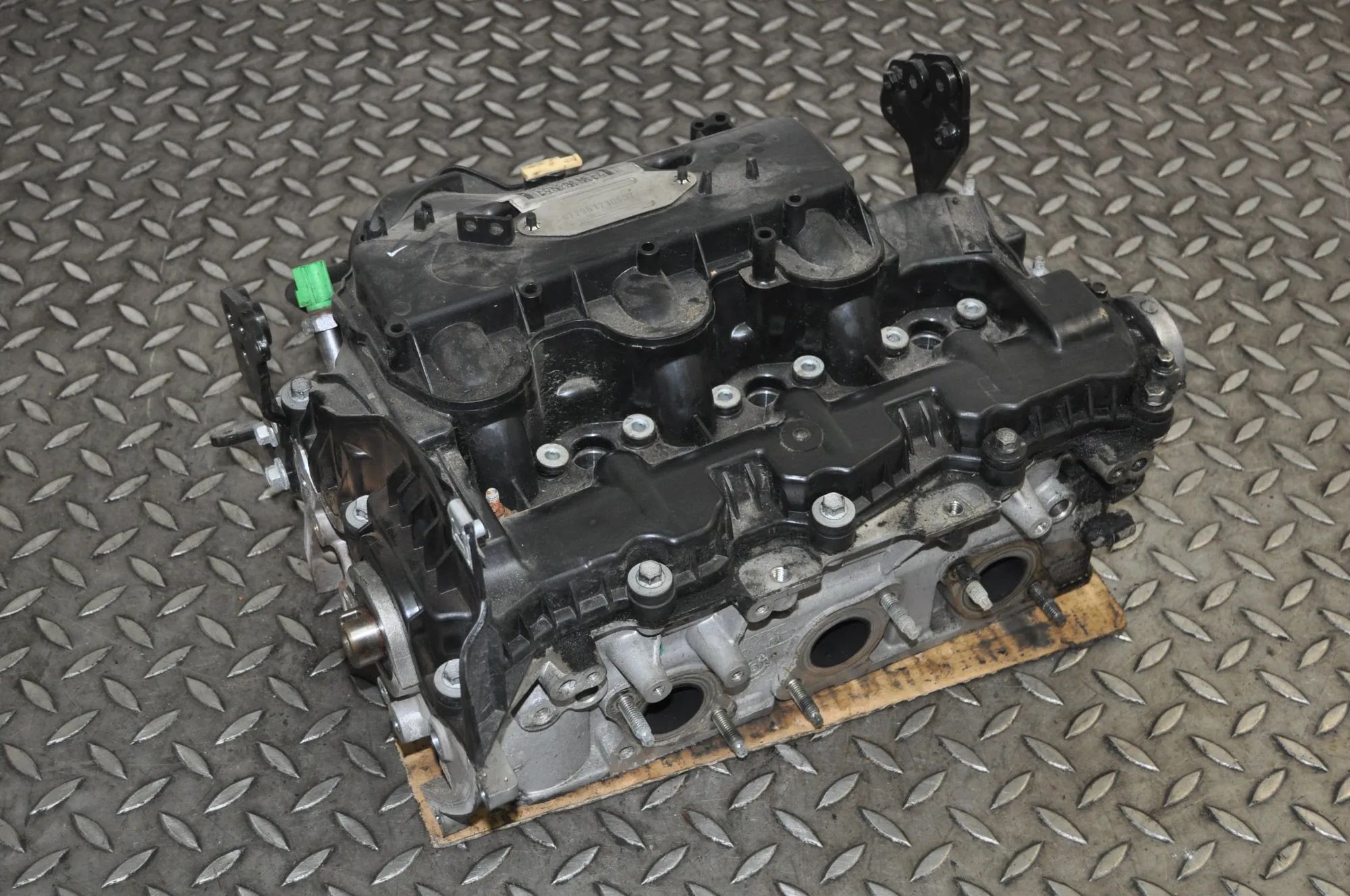 Land Rover Discovery Left Side Engine Head Left Side Engine Head — LAND ROVER DISCOVERY (I...