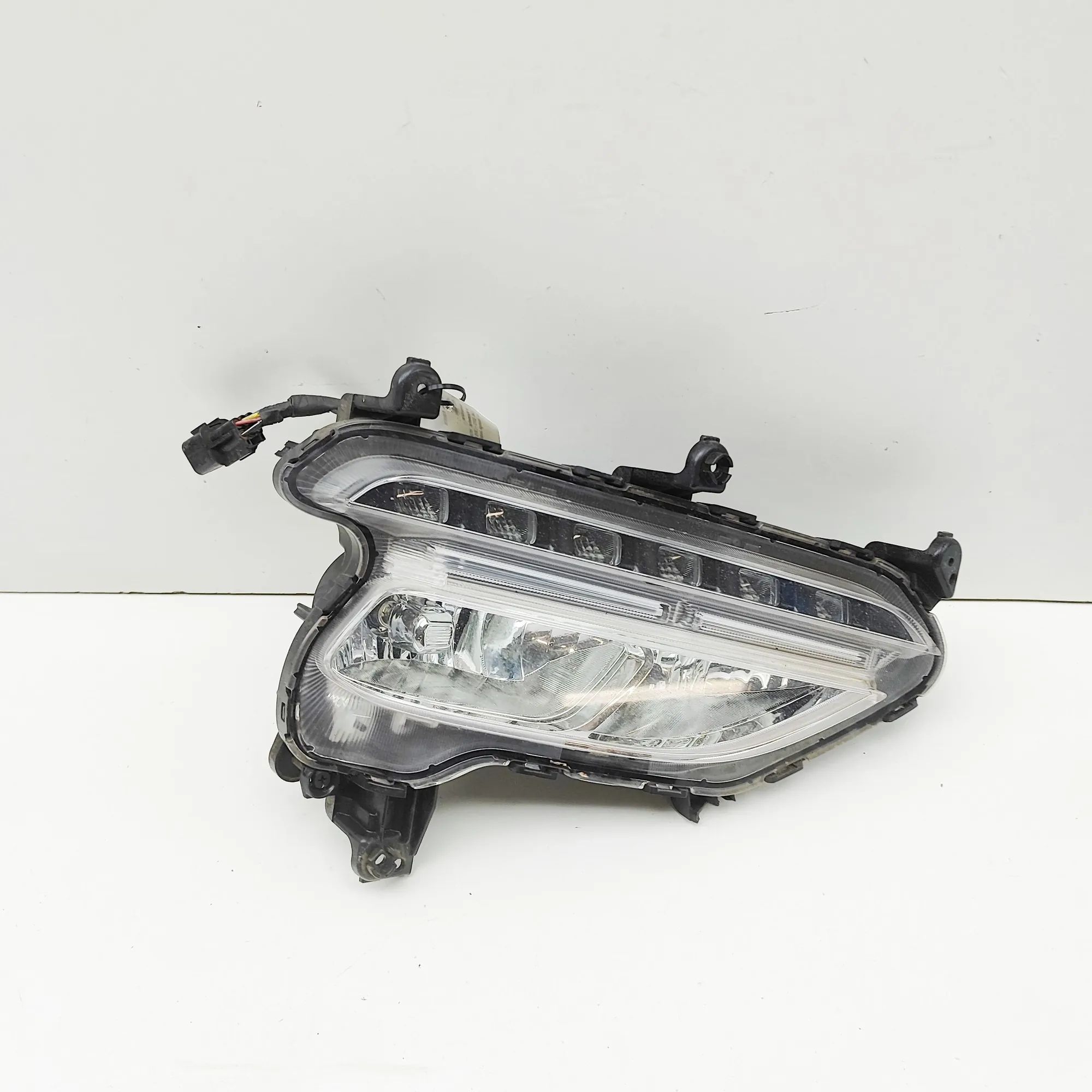 Hyundai Santa Fe Front Right Fog Light Front Right Fog Light — HYUNDAI SANTA (FÉ III D...