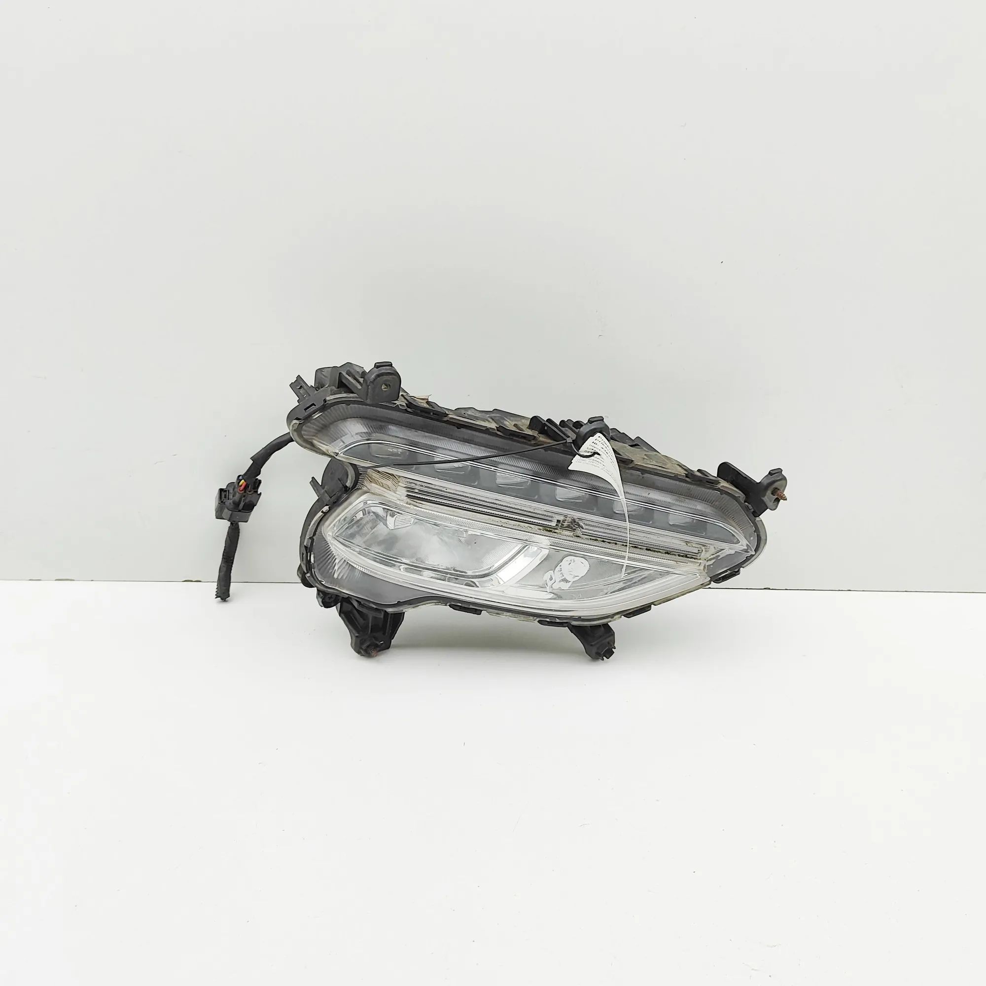 Hyundai Santa Fe Front Right Fog Light Front Right Fog Light — HYUNDAI SANTA (FÉ III D...