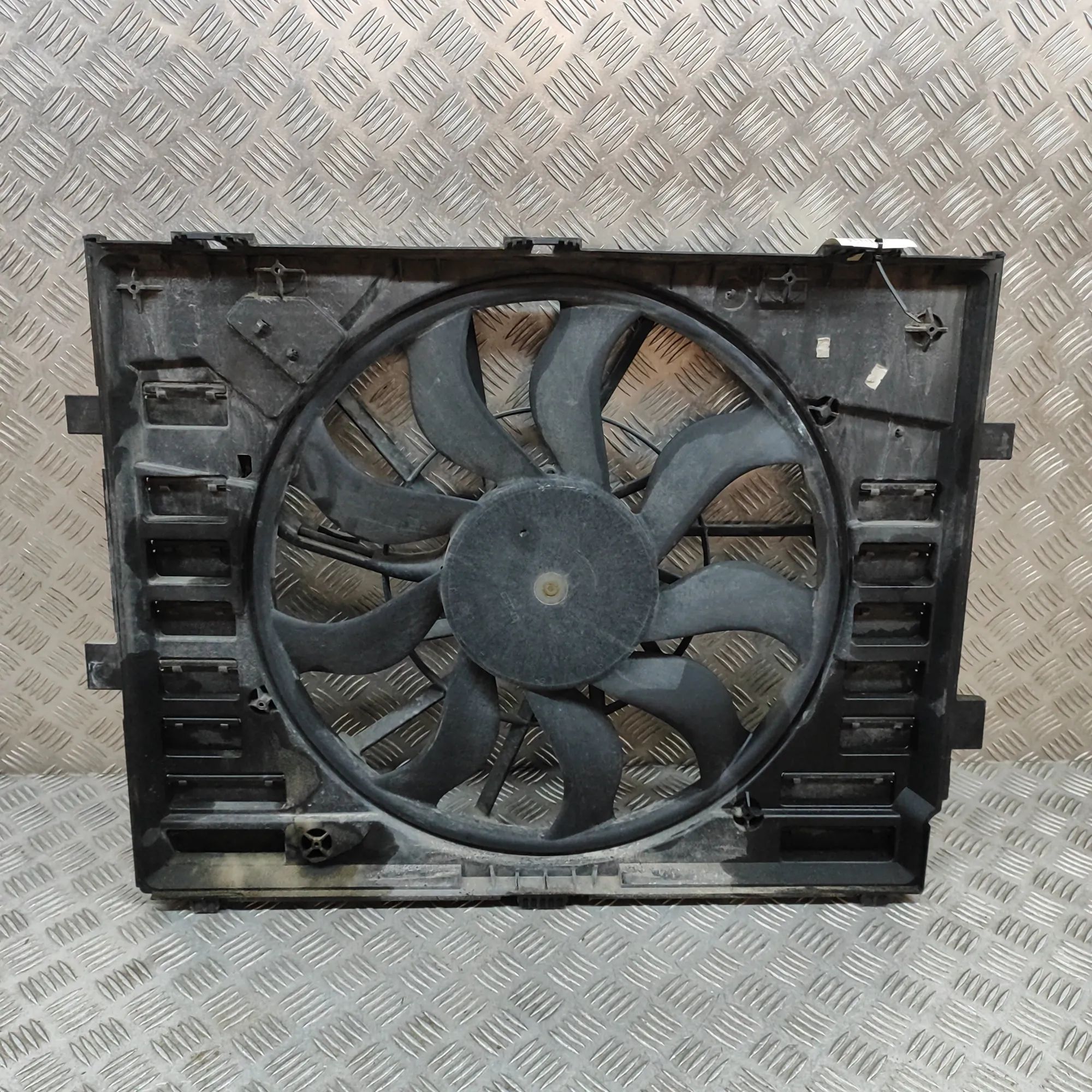 Volkswagen Touareg Engine Cooling Fan Shroud Engine Cooling Fan Shroud — VW TOUAREG (7P5) (2...