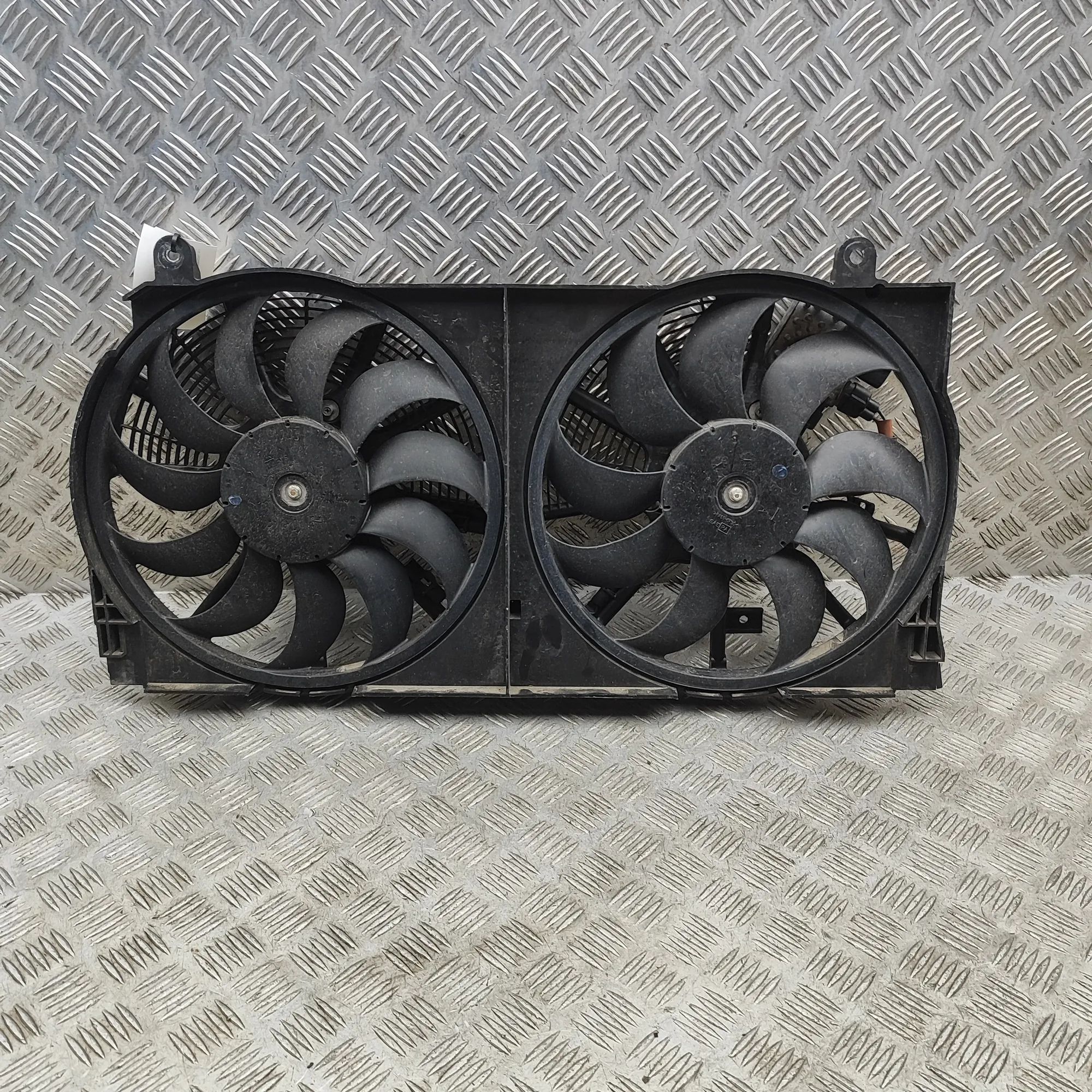 Nissan Leaf Engine Cooling Fan Shroud Engine Cooling Fan Shroud — NISSAN LEAF (ZE1) (...