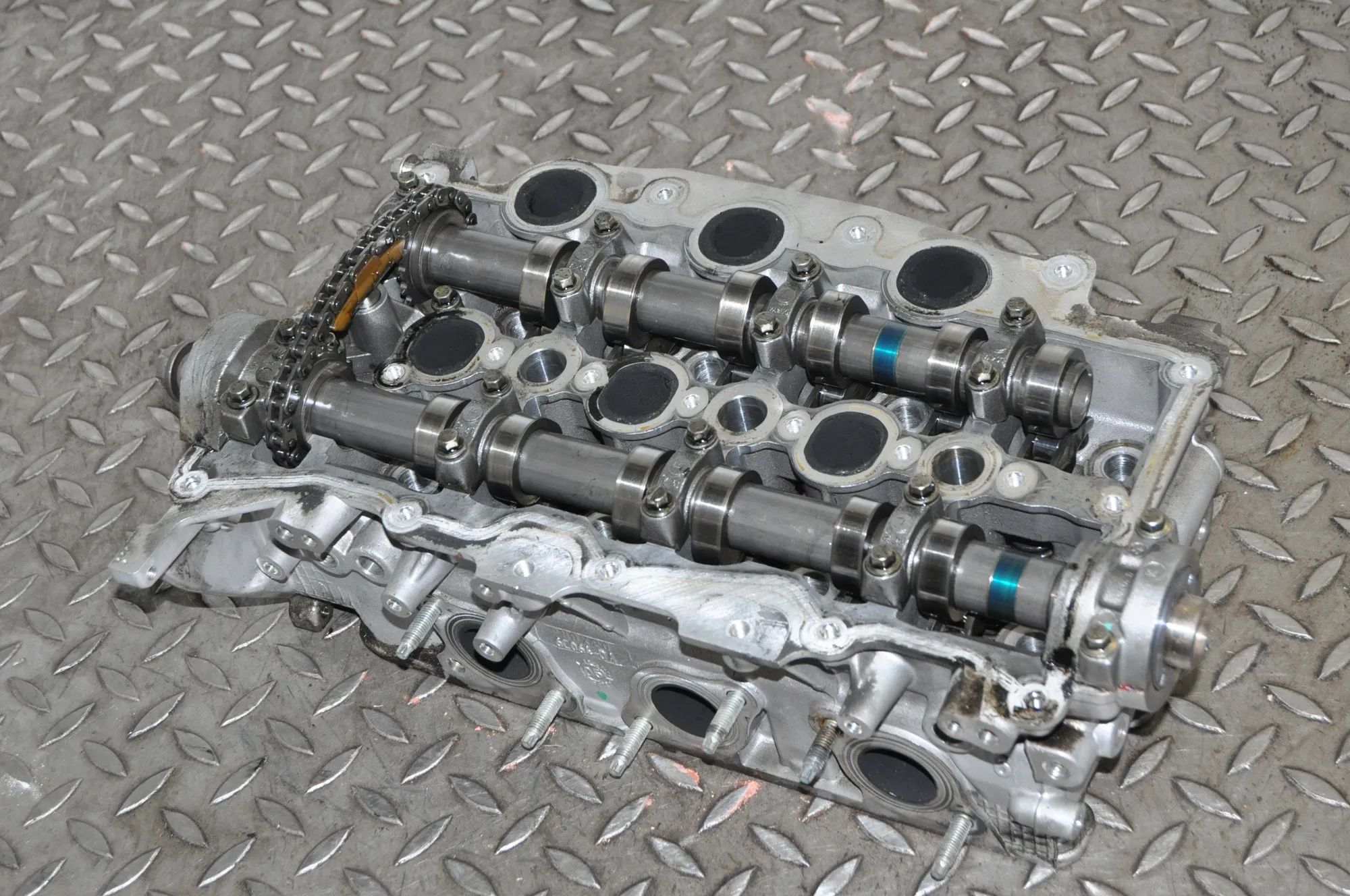Land Rover Range Rover (L405) Right Side Engine Head Right Side Engine Head — LAND ROVER RANGE ROVER...