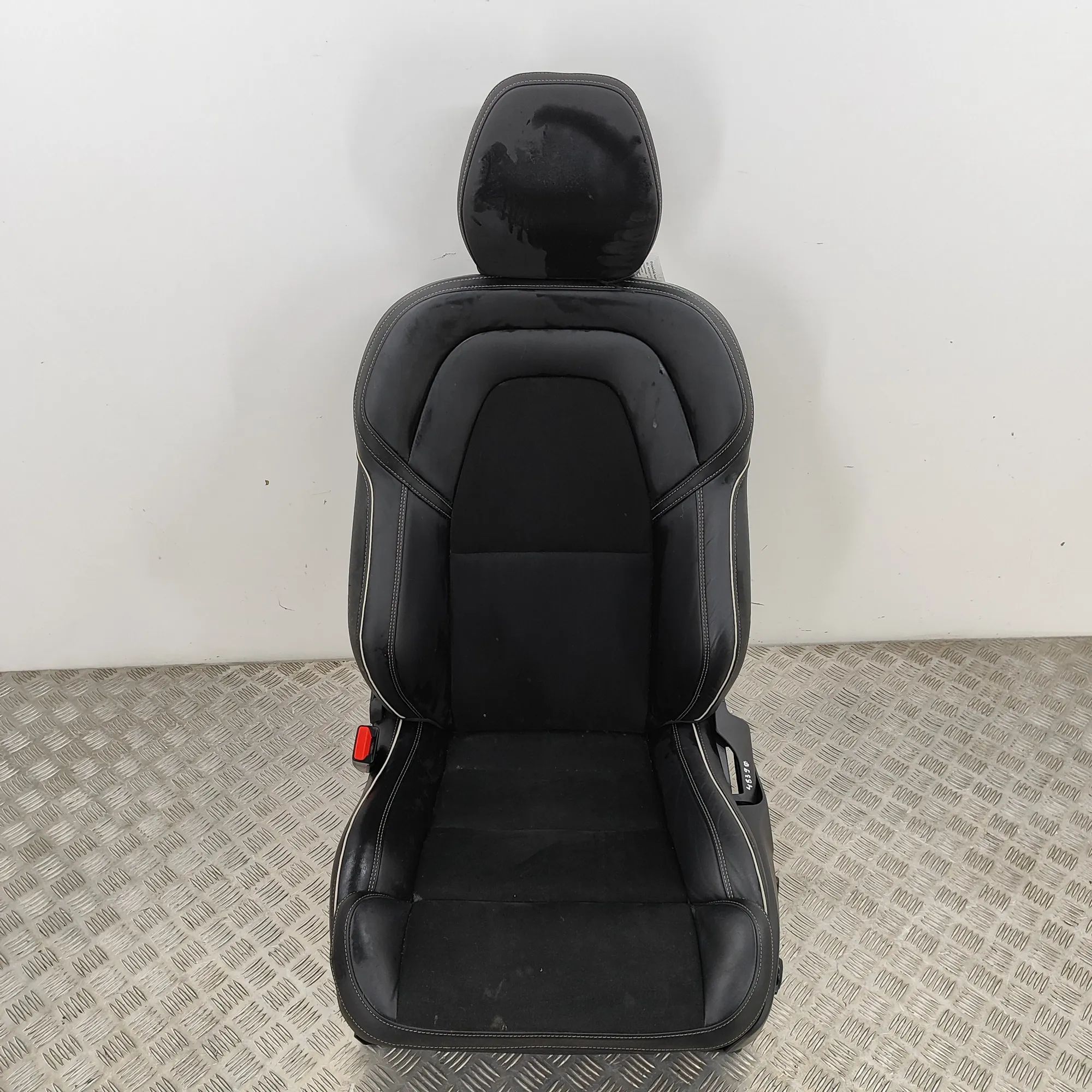 Volvo XC90 Front Left Seat Front left seat — VOLVO XC90 (II) (2014-...)

G...