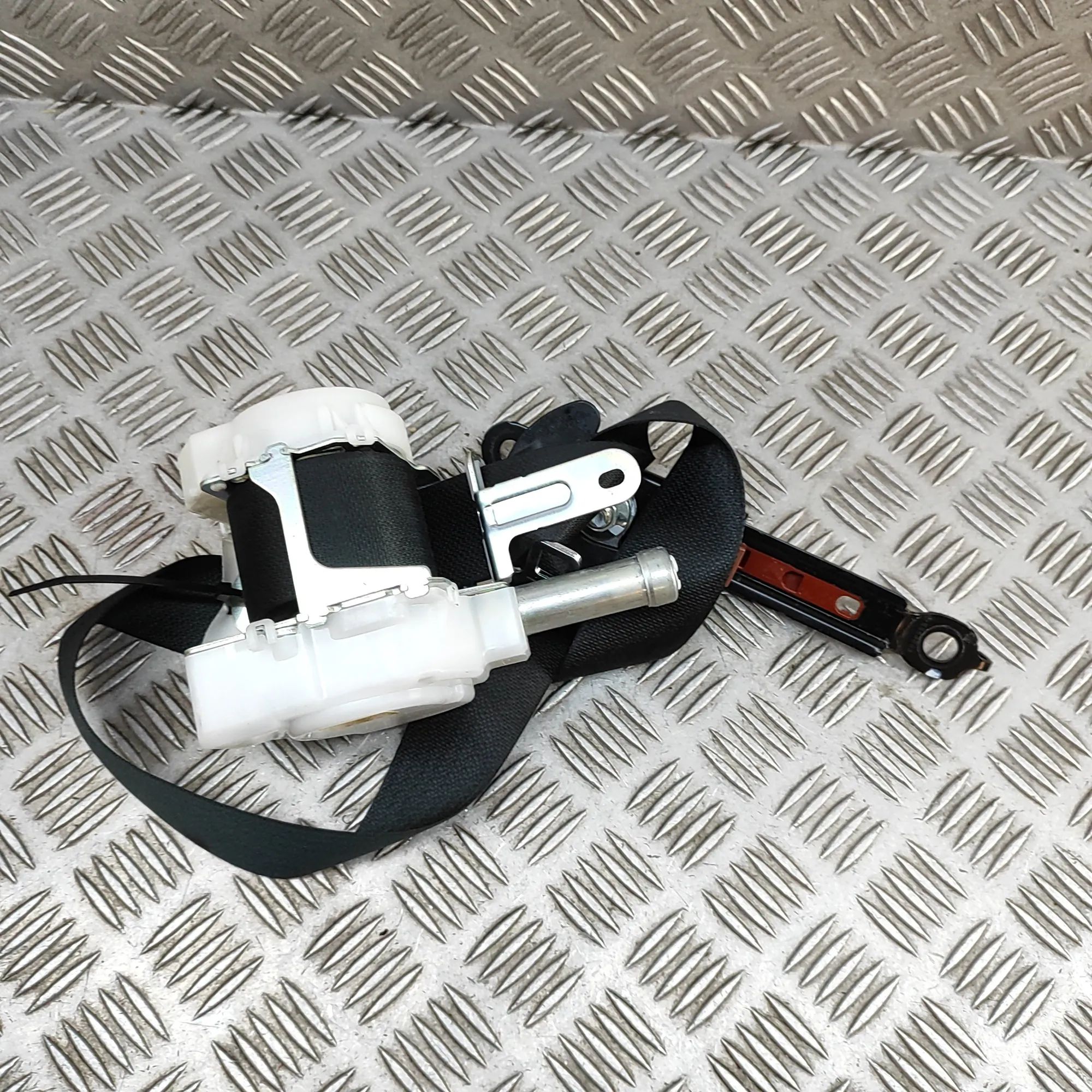 Lexus RX Front Right Seatbelt Front Right Seatbelt — LEXUS RX (_LA1_, _LH1_) ...