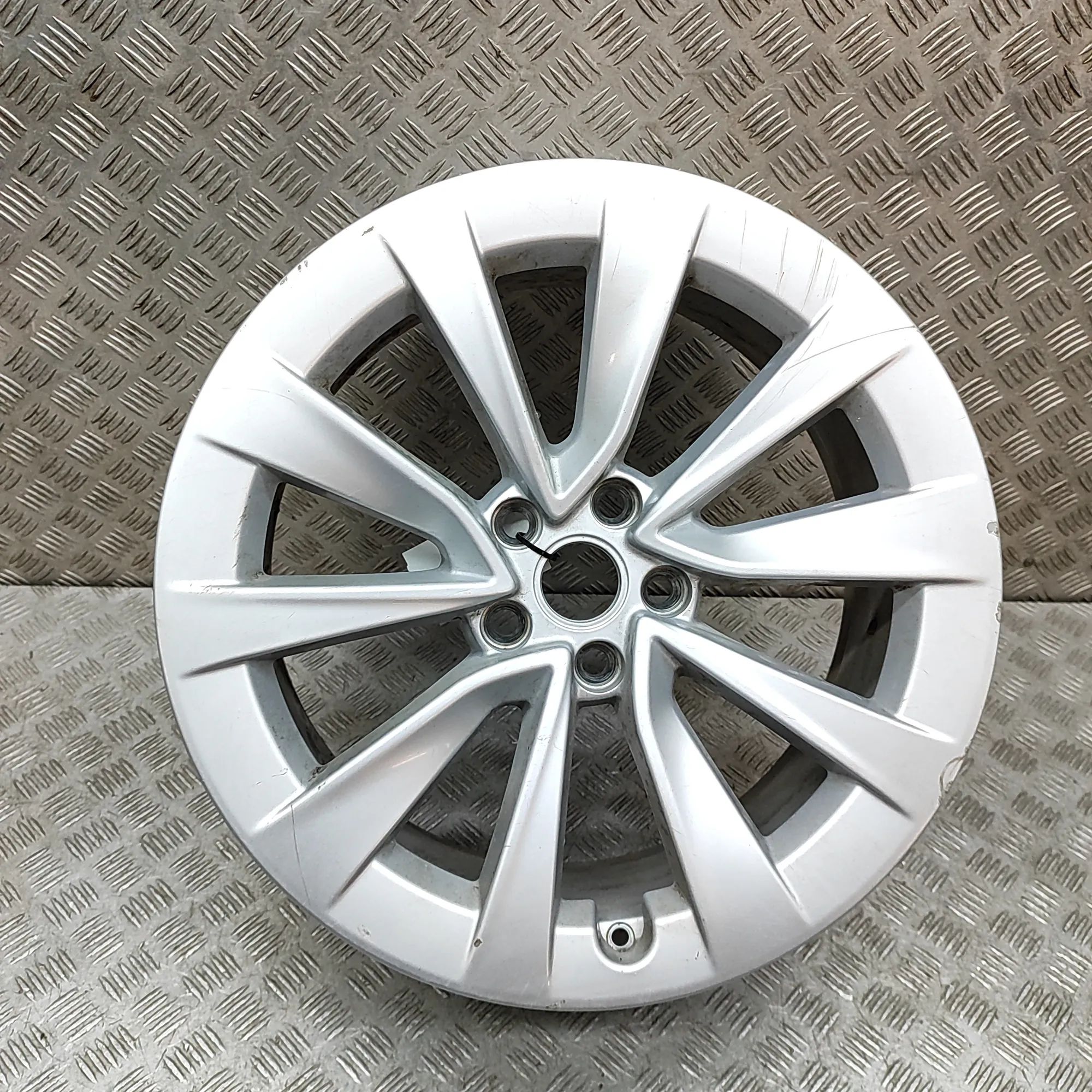 Tesla Model 3 Alloy Wheel Alloy wheel — TESLA MODEL 3 (2018-...) — 104426...