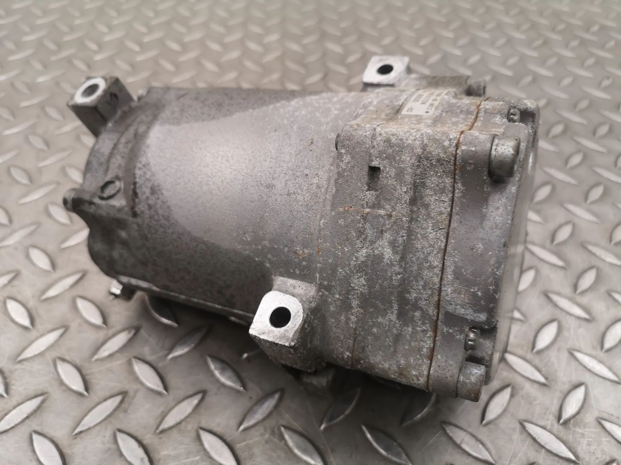 Infiniti Q50 Air-conditioning compressor Air-conditioning compressor — INFINITI Q50 (201...