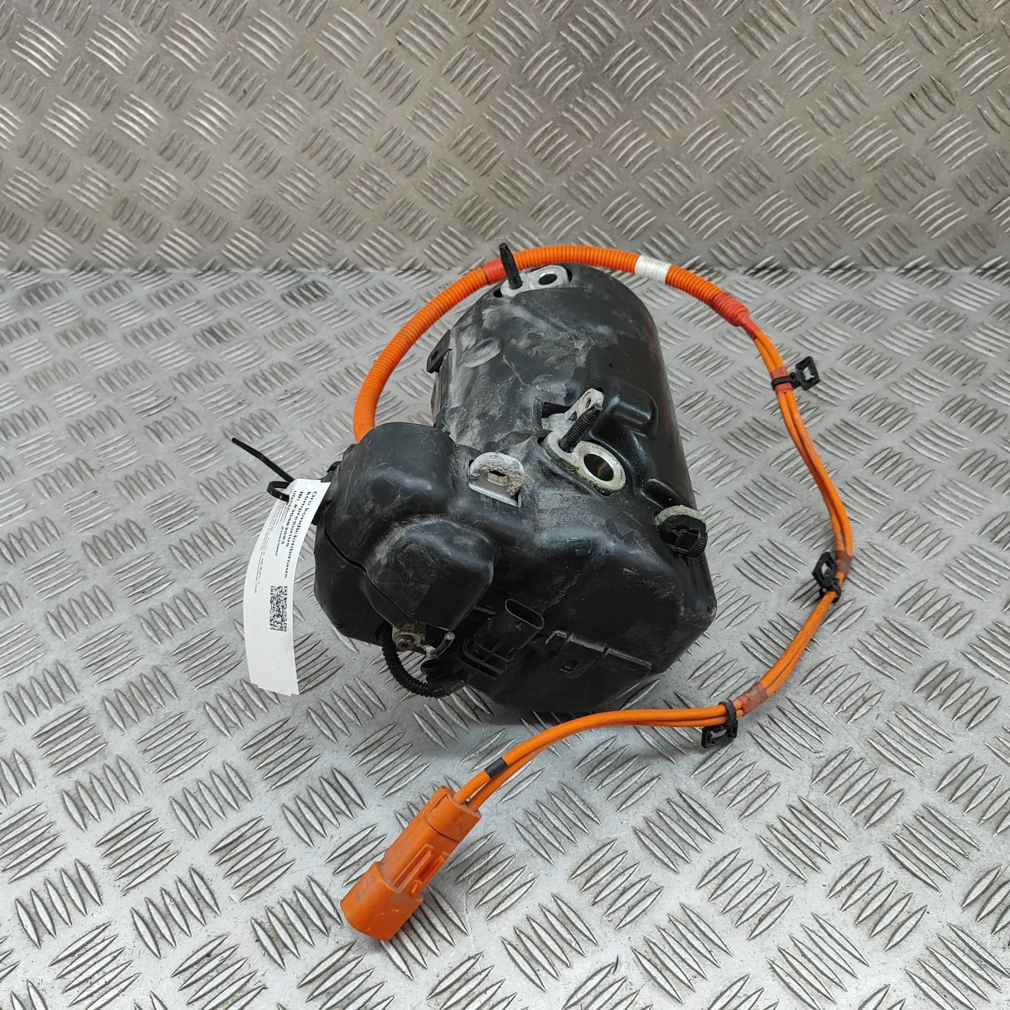 Tesla Model 3 Air-conditioning compressor Air-conditioning compressor — TESLA MODEL 3 (20...