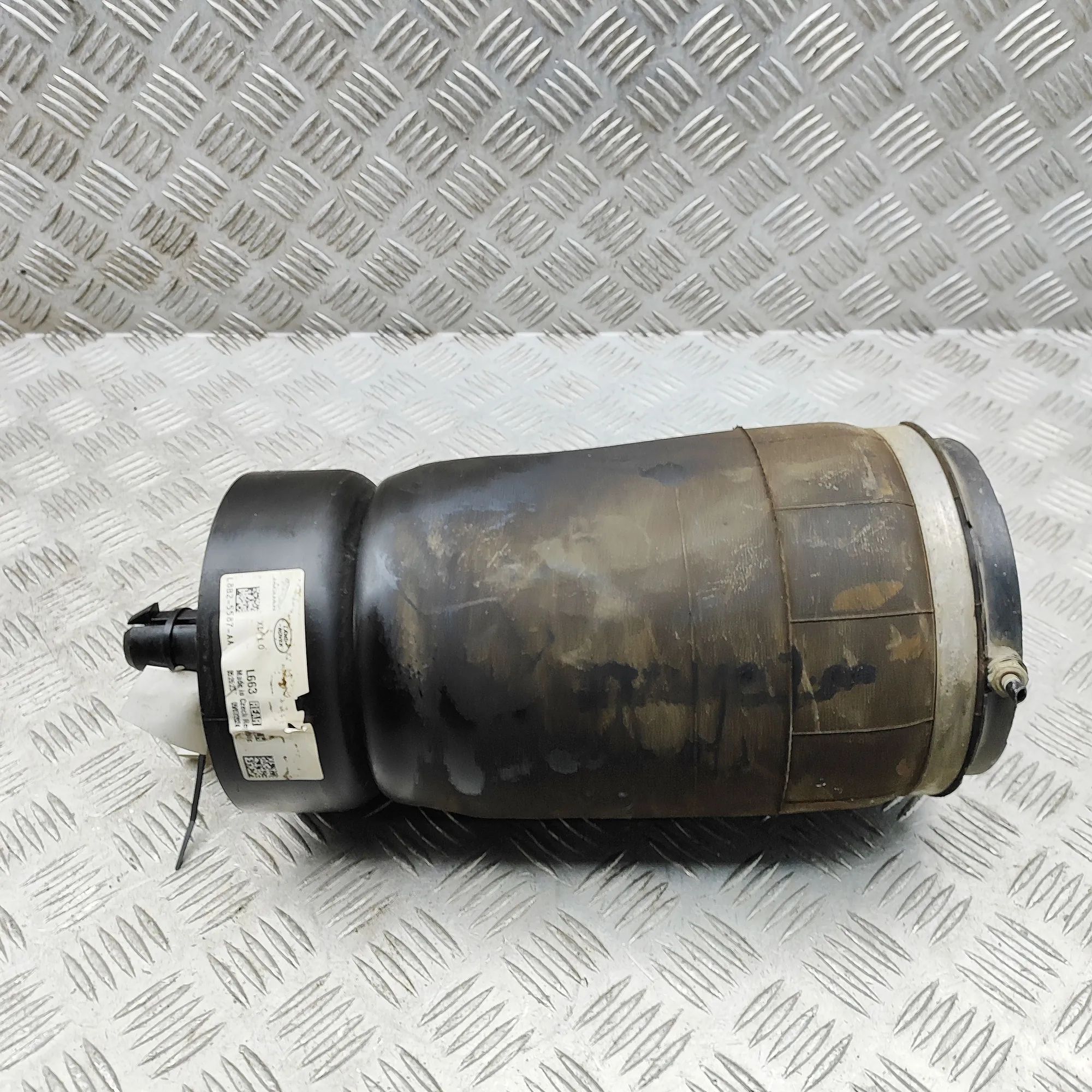 Land Rover Defender Rear Left Air Suspension Spring Bag Rear Left Air Suspension Spring Bag — LAND ROVE...