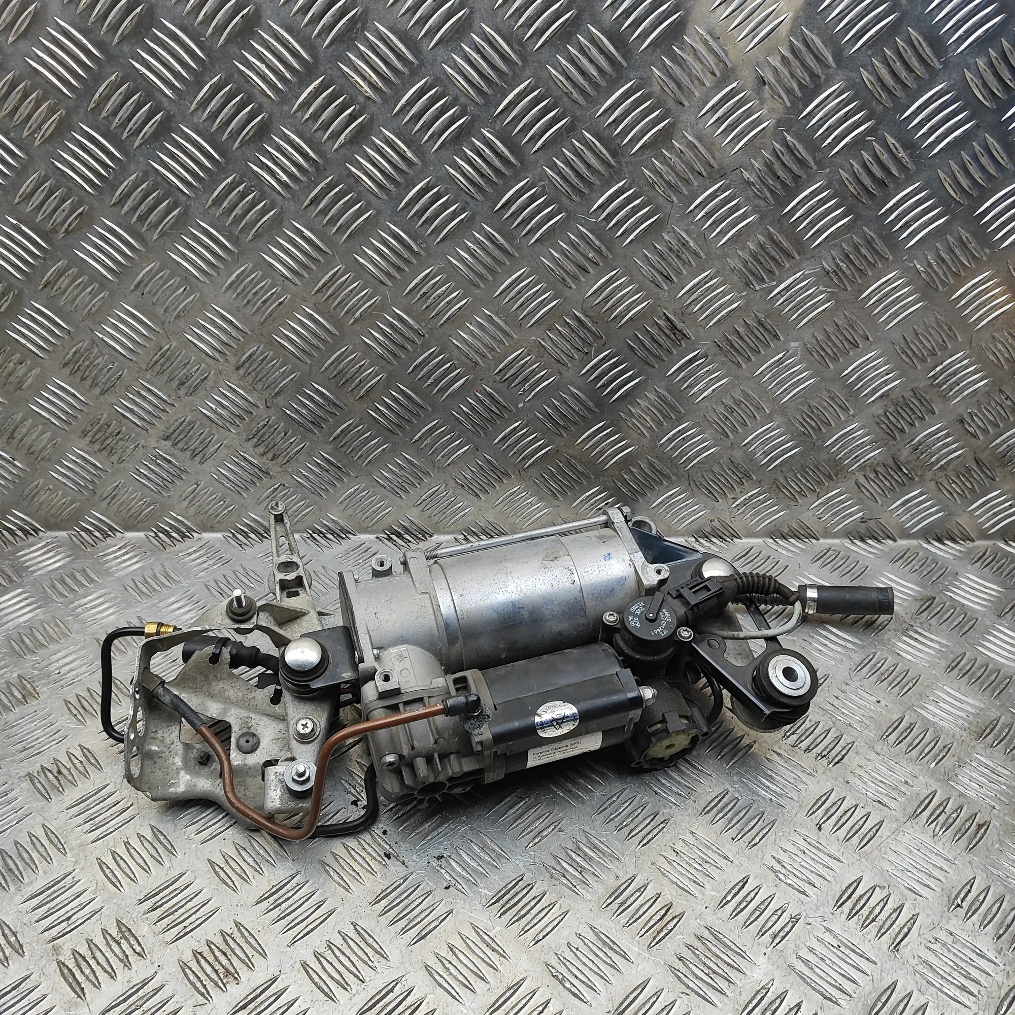 Porsche Cayenne Air Suspension Compressor Air suspension compressor — PORSCHE CAYENNE (9P...