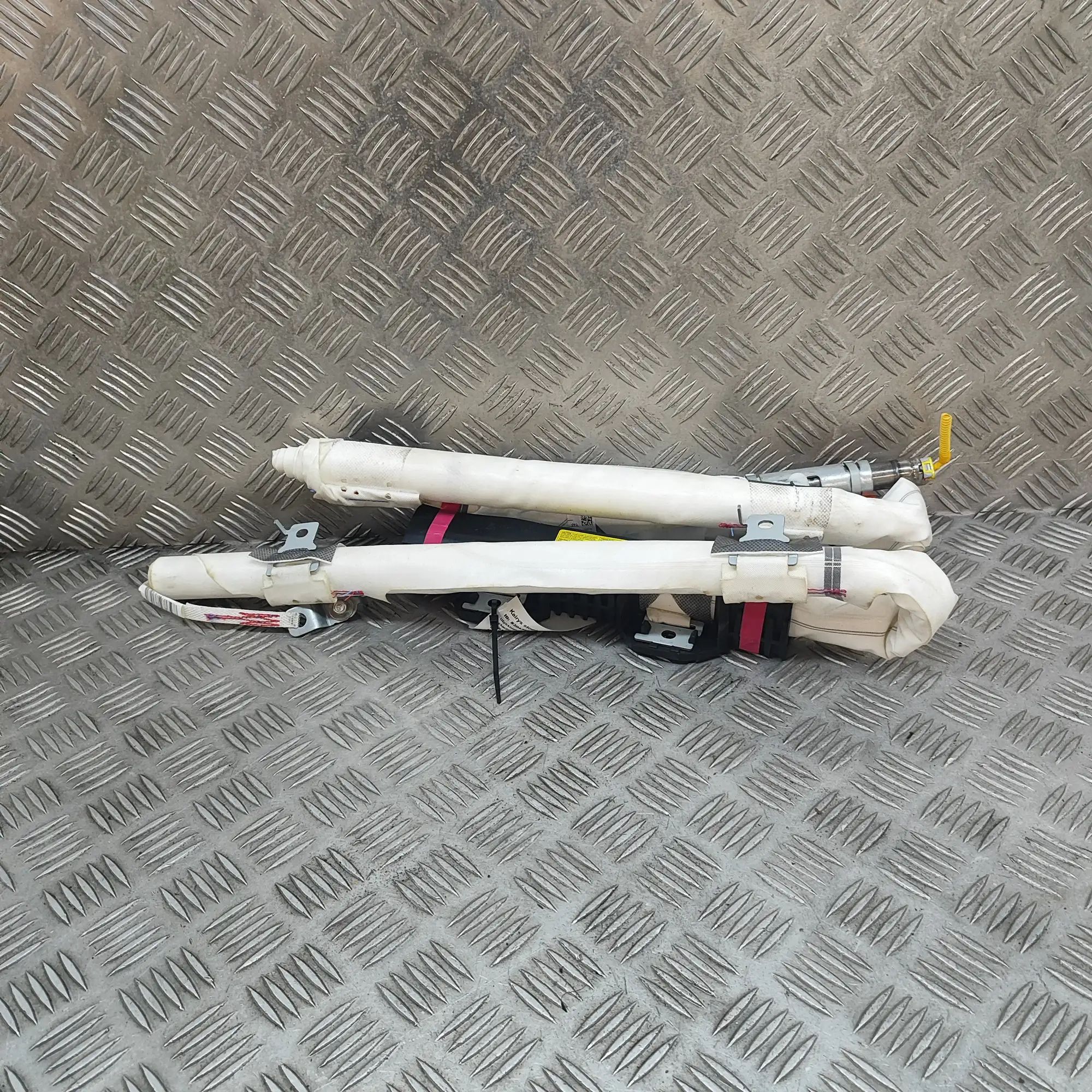 Kia Sportage Left Side Roof Safety Curtain SRS Left Side Roof Safety Curtain SRS — KIA SPORTAG...