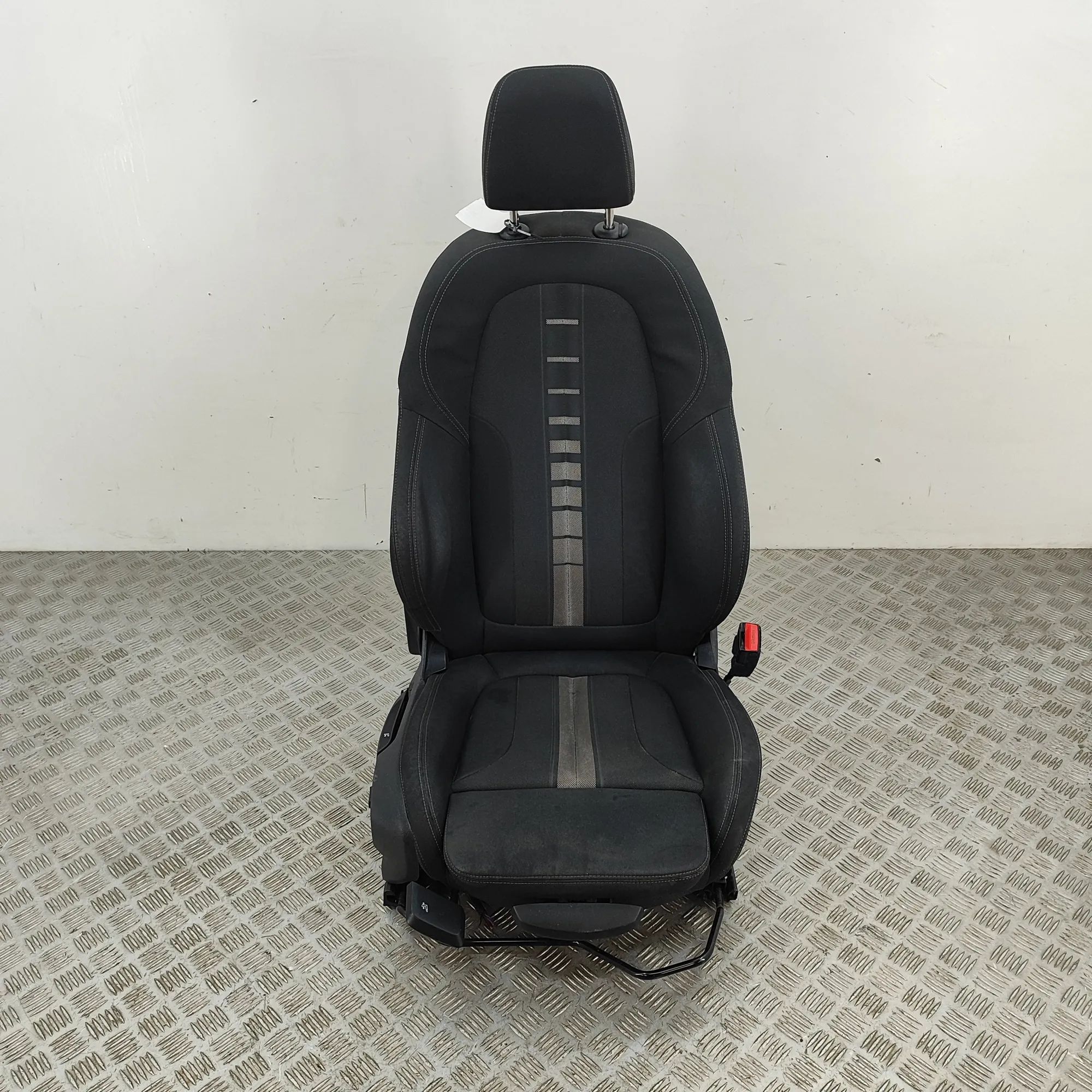 BMW X2 (F39) Front Right Seat Front right seat — BMW X2 (F39) (2018-...) — 73...