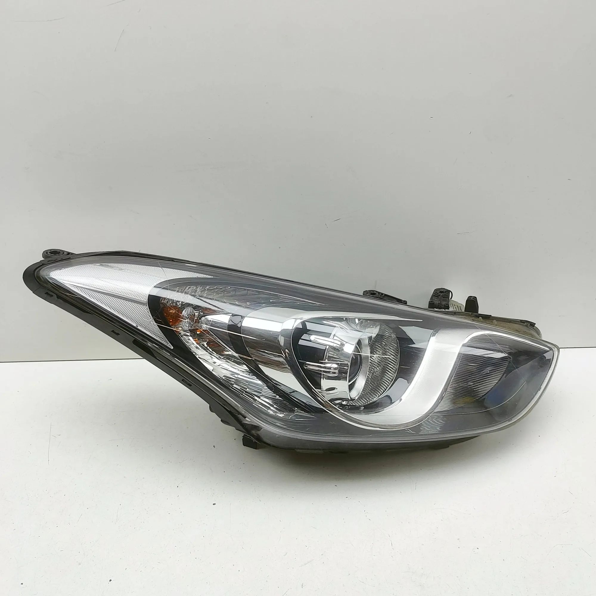 Hyundai i30 Front Right Headlight Front Right Headlight — HYUNDAI I30 (GD) (2011-...