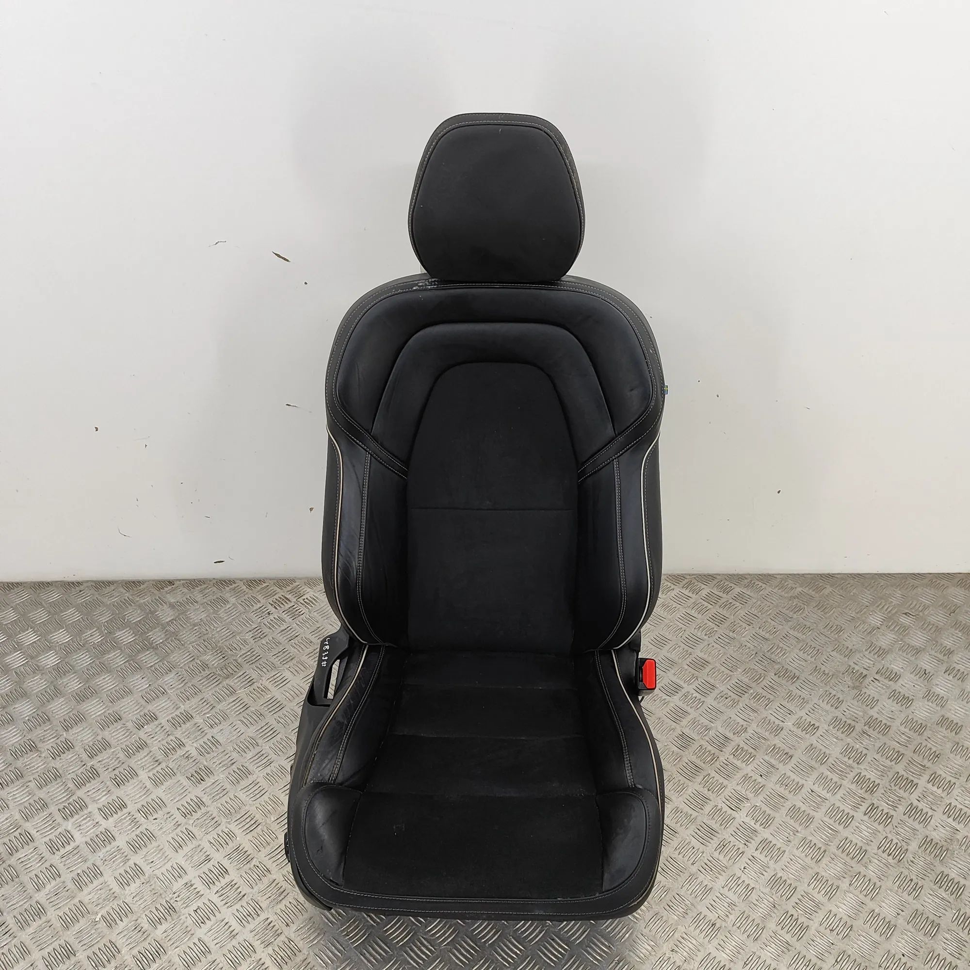 Volvo XC90 Front Right Seat Front right seat — VOLVO XC90 (II) (2014-...)

...