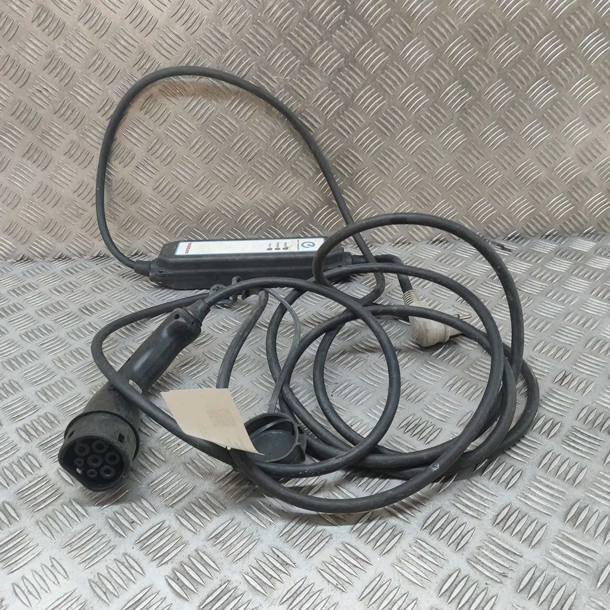 Nissan Leaf Battery Charging Cable Battery charging cable — NISSAN LEAF (ZE1) (201...