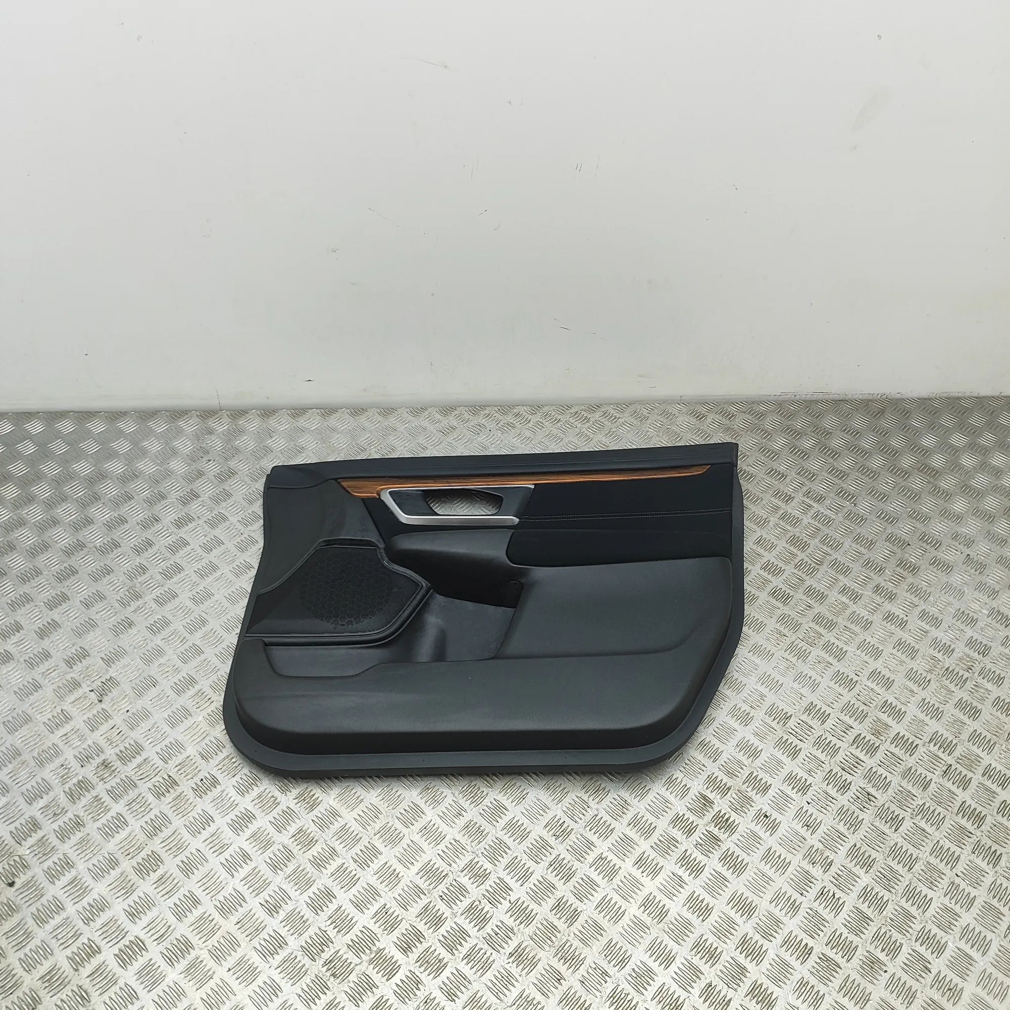 Honda CR-V Front Right Door Panel Front Right Door Panel — HONDA CR-V (V RW) (201...