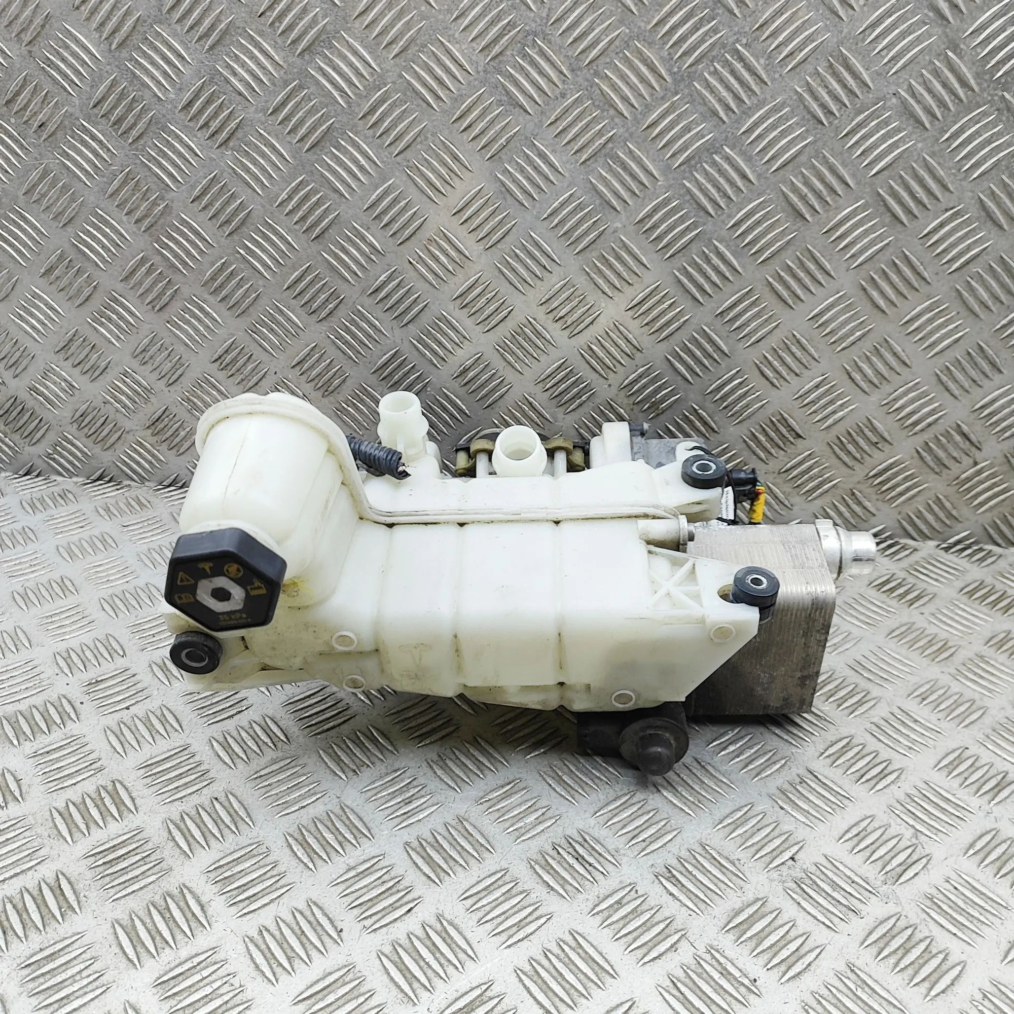 Tesla Model 3 Expansion Tank Expansion tank — TESLA MODEL 3 (2018-...) — 109...