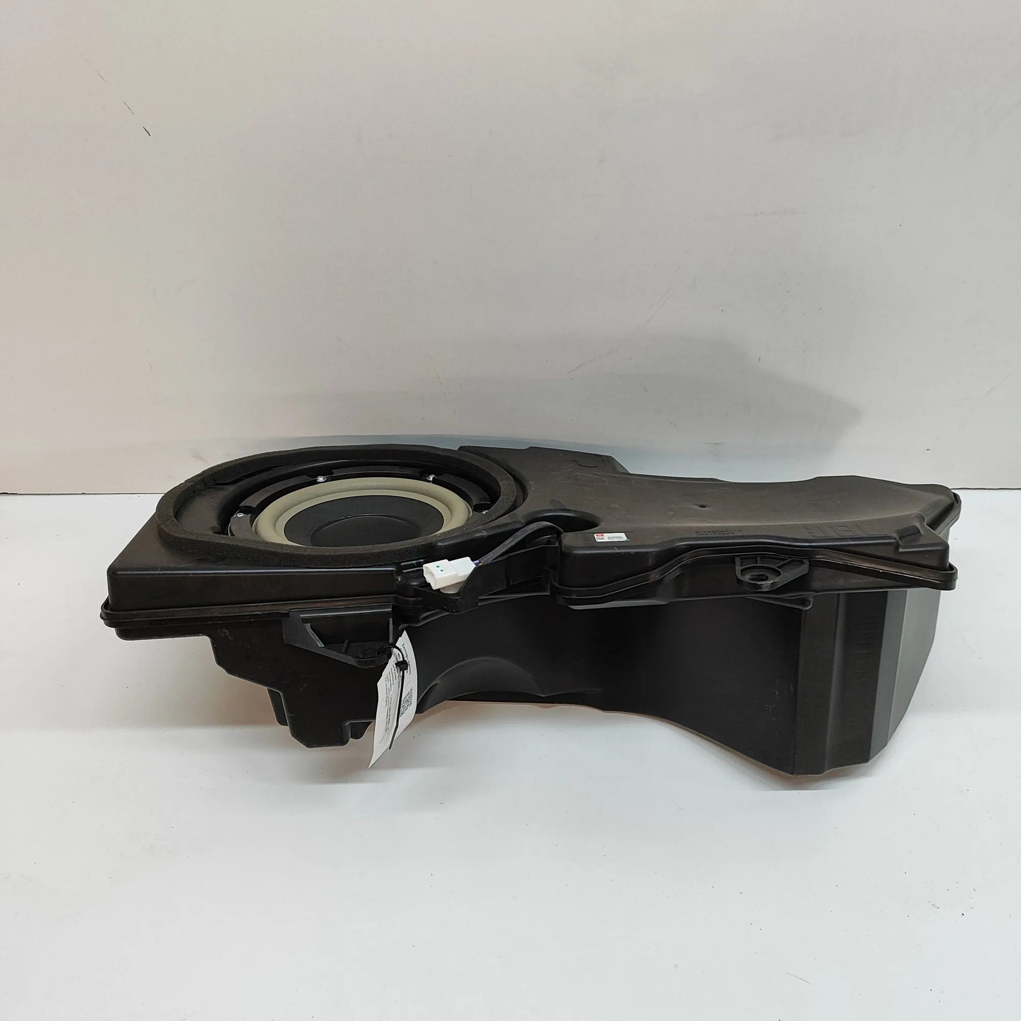 Toyota Land Cruiser 150 Сабвуфер Subwoofer — TOYOTA LAND CRUISER (_J15_) (2009-....