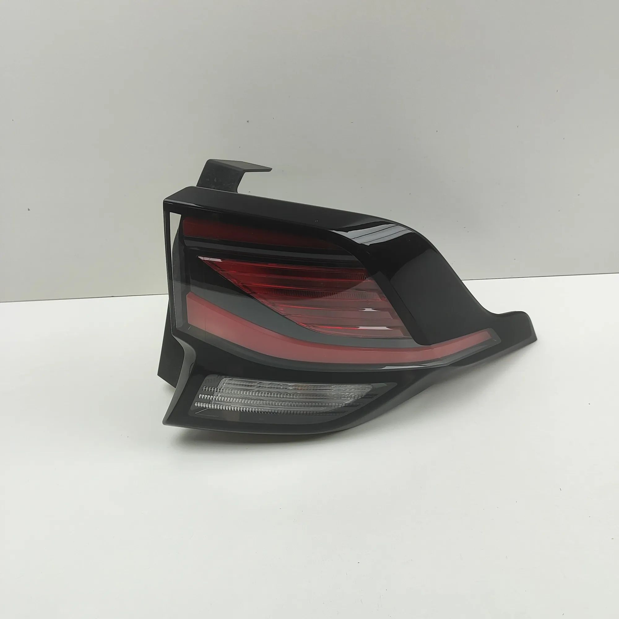 Kia Sportage Rear Right Tail Light Rear Right Tail Light — KIA SPORTAGE (V NQ5) (2...