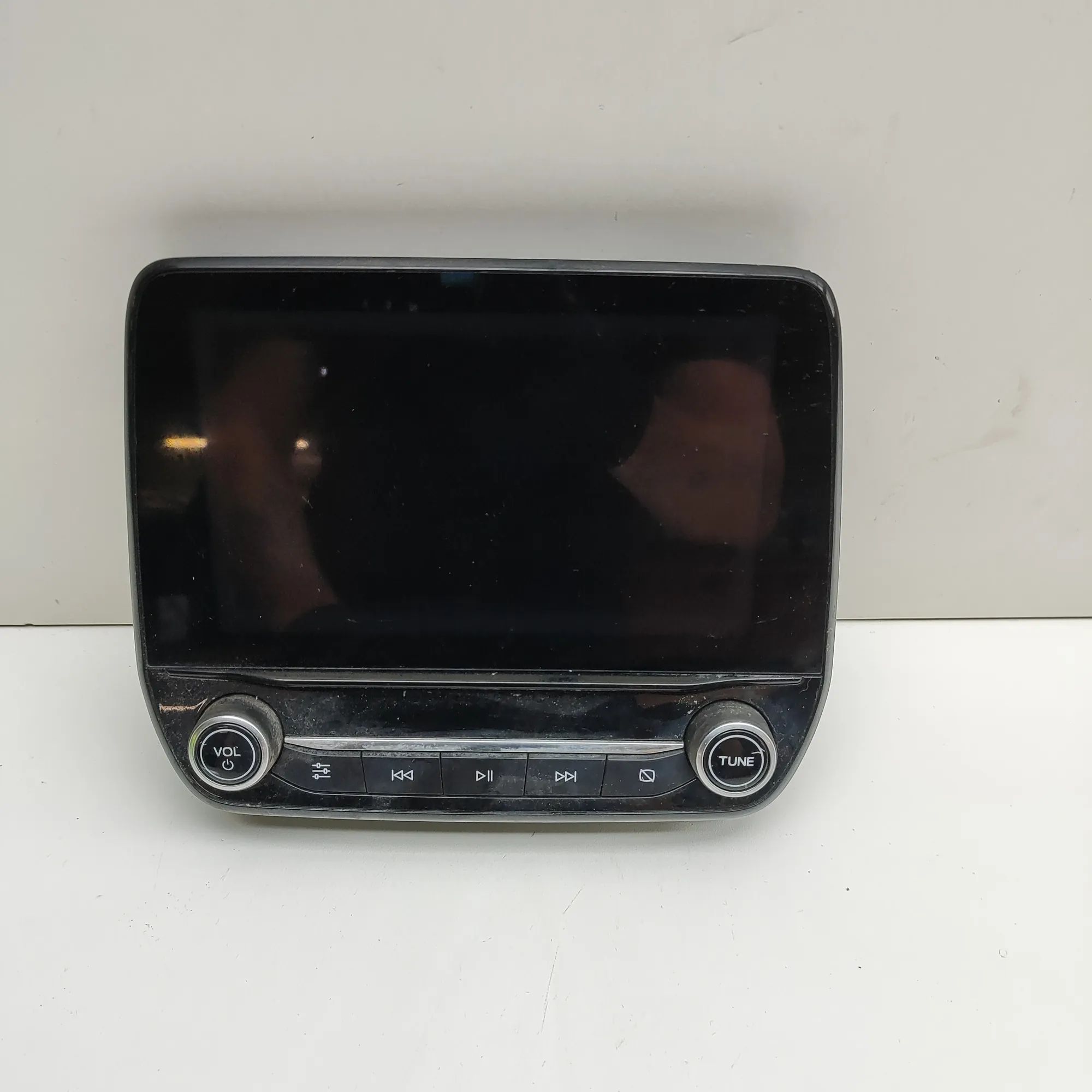 Ford Fiesta Radio / CD / navigation head unit Radio / CD / navigation head unit — FORD FIESTA...