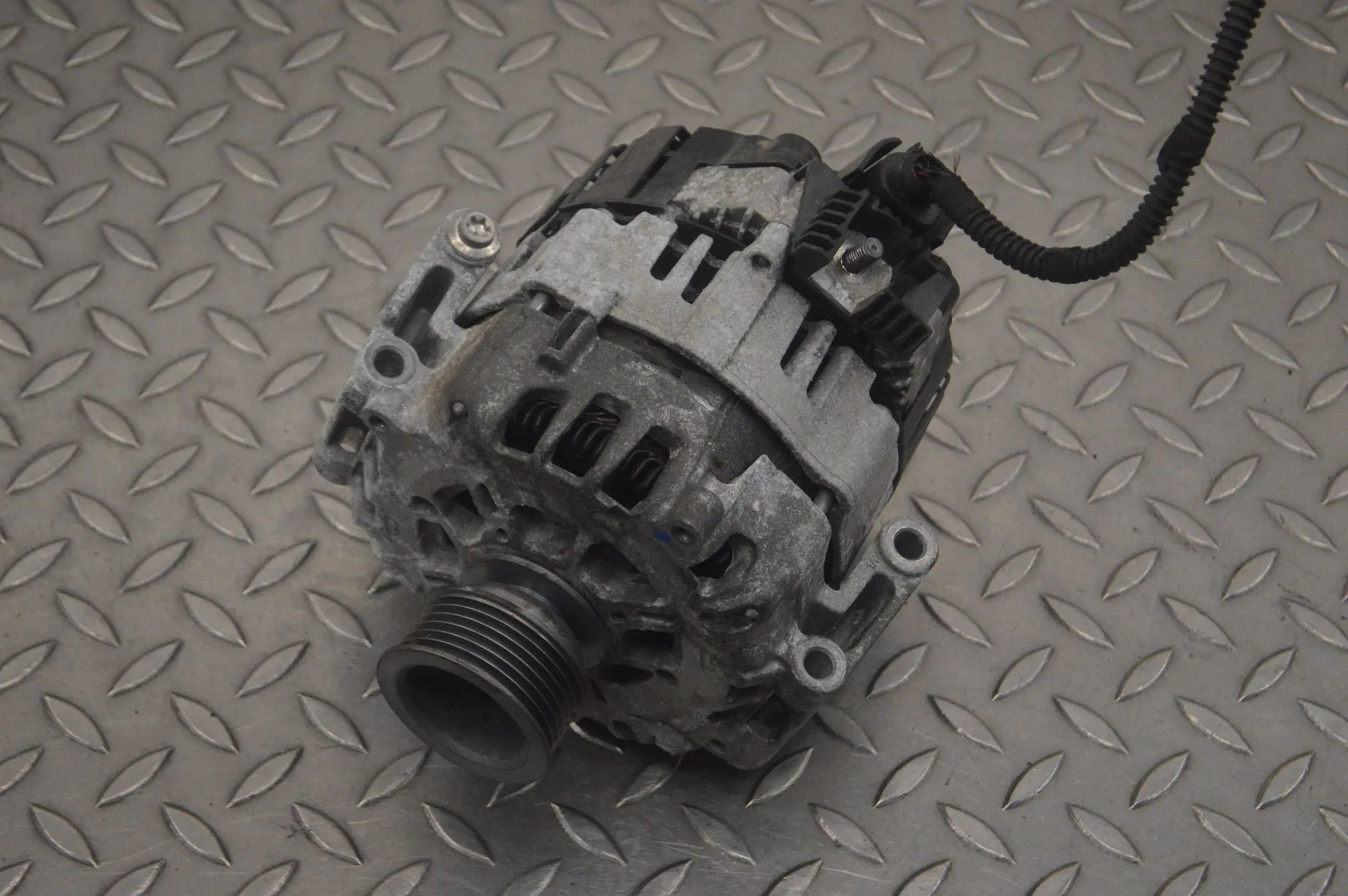 Audi Q5 (FY) Alternator Alternator — AUDI Q5 (FY) (2016-...) — 06L90301...