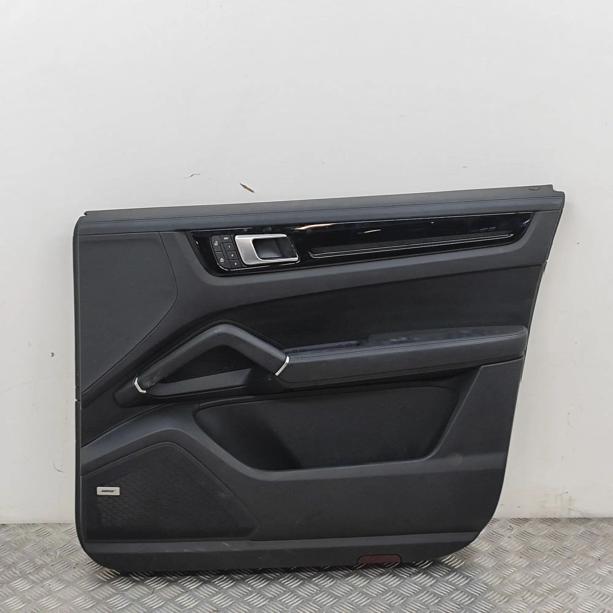 Porsche Cayenne Front Right Door Panel Front Right Door Panel — PORSCHE CAYENNE (9Y0/9...