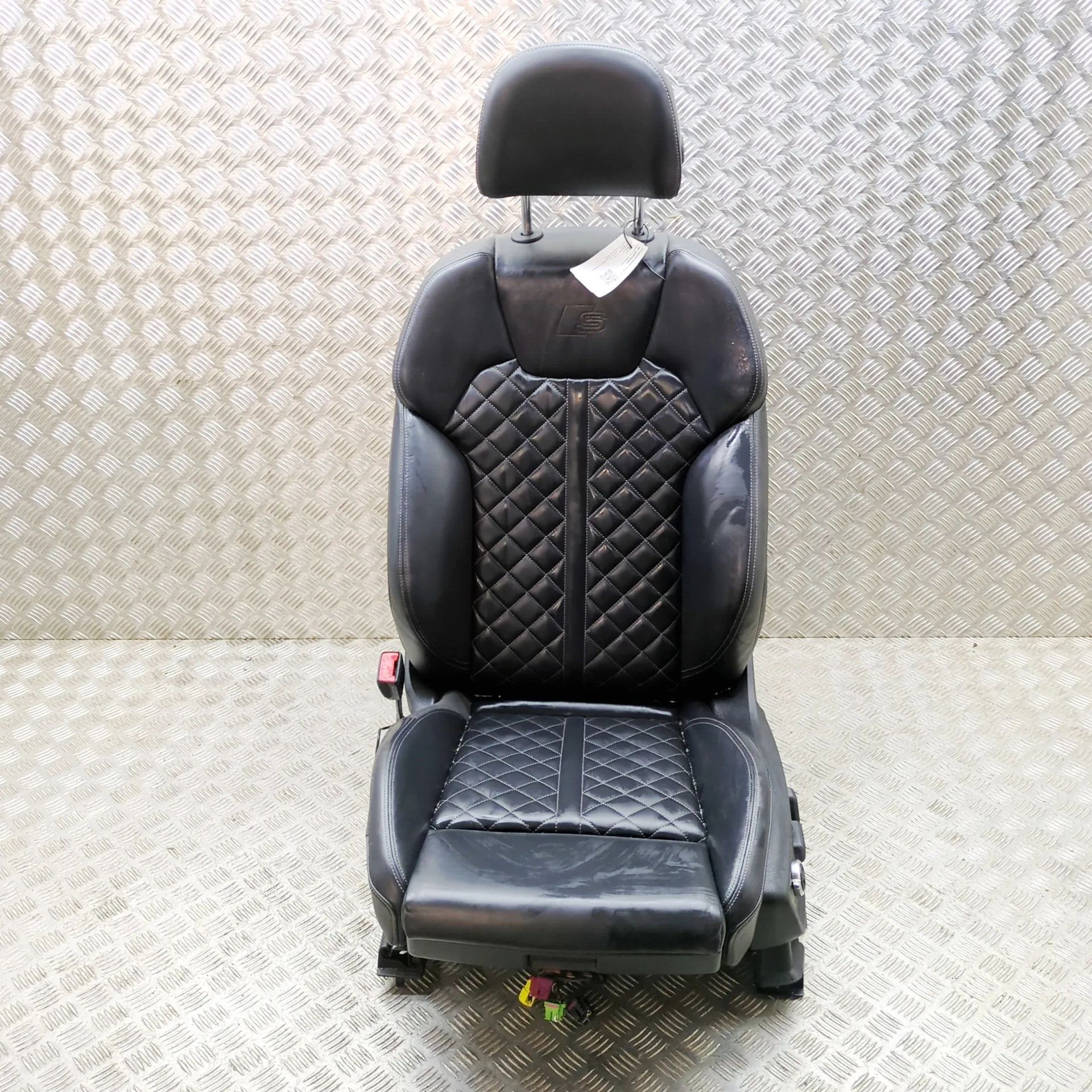 Audi Q5 (FY) Front Left Seat Front left seat — AUDI Q5 (FY) (2016-...) — 80A...