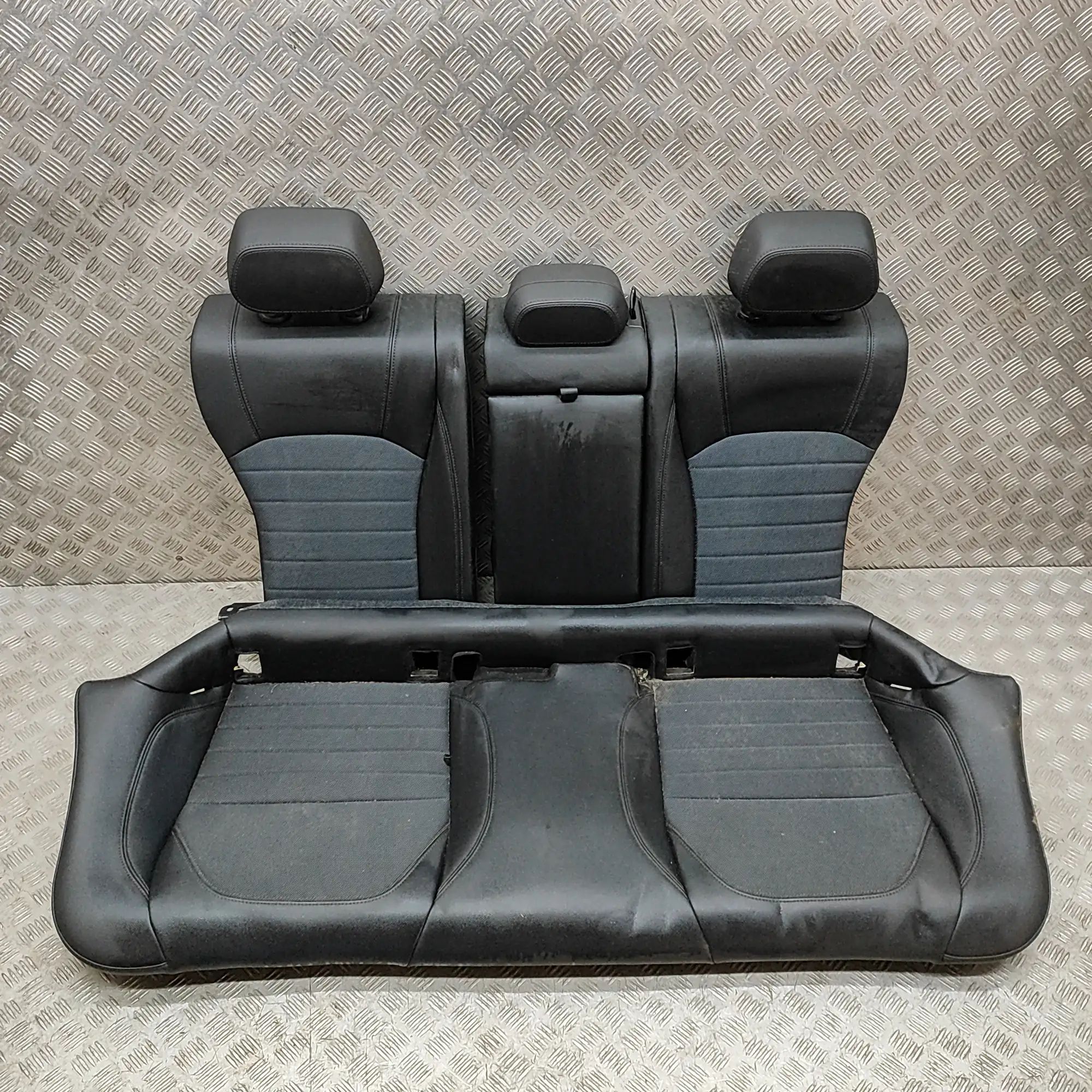 Alfa-Romeo Giulia (952) Rear seat Rear seat — ALFA ROMEO GIULIA (952_) (2015-...)...