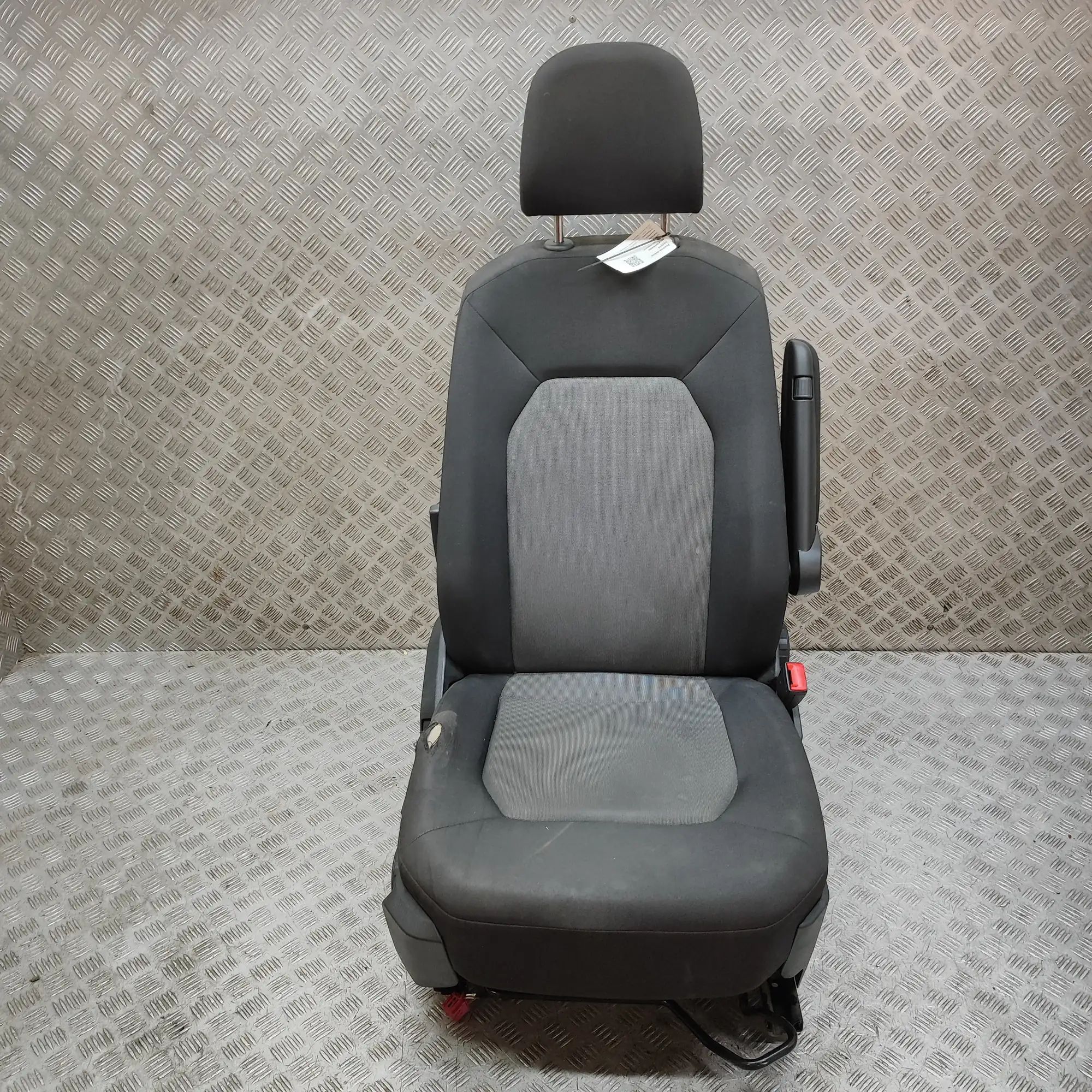 Volkswagen Crafter Front Right Seat Front right seat — VW CRAFTER (Van SY_) (2016-....