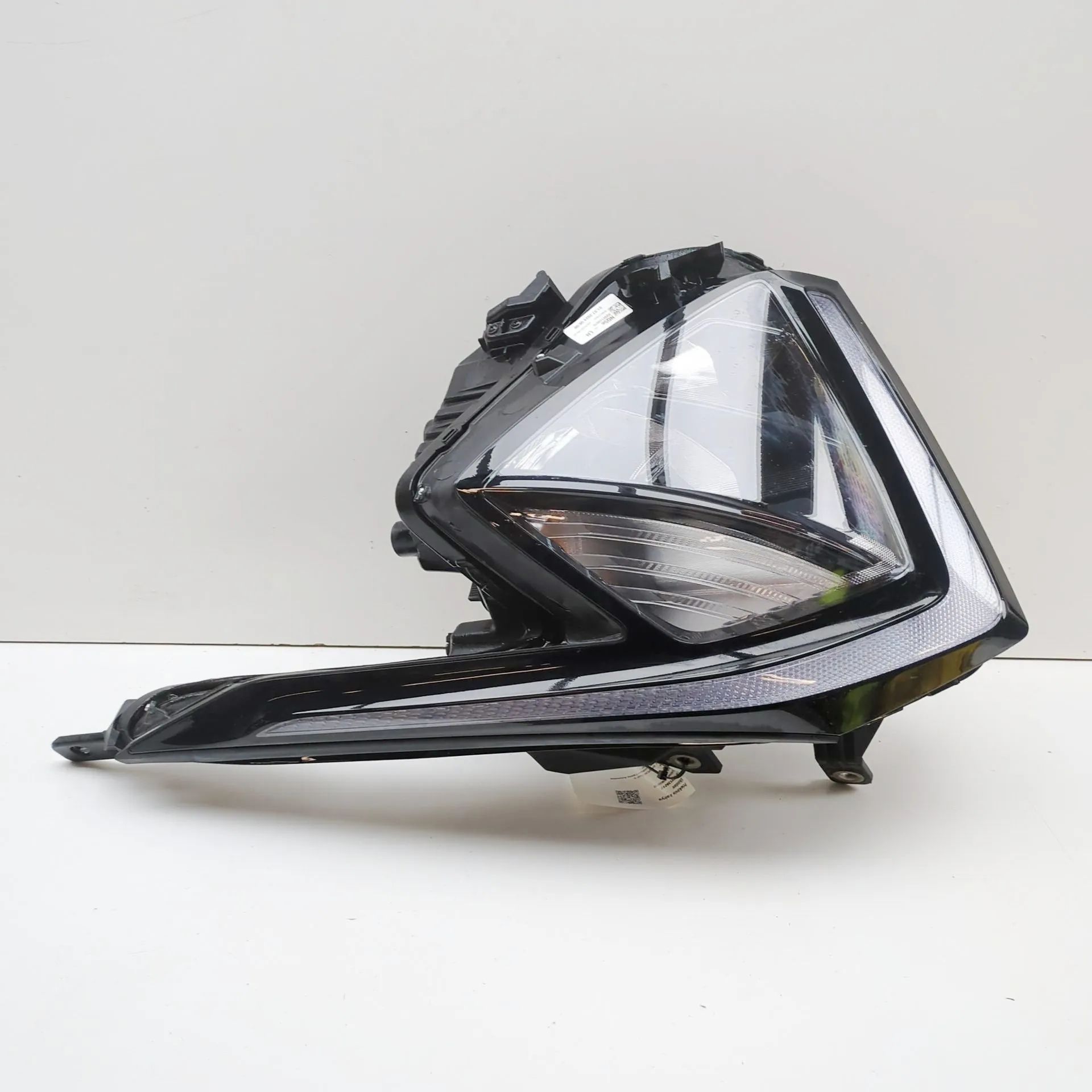 Kia Sportage Front Left Headlight Front Left Headlight — KIA SPORTAGE (V NQ5) (20...