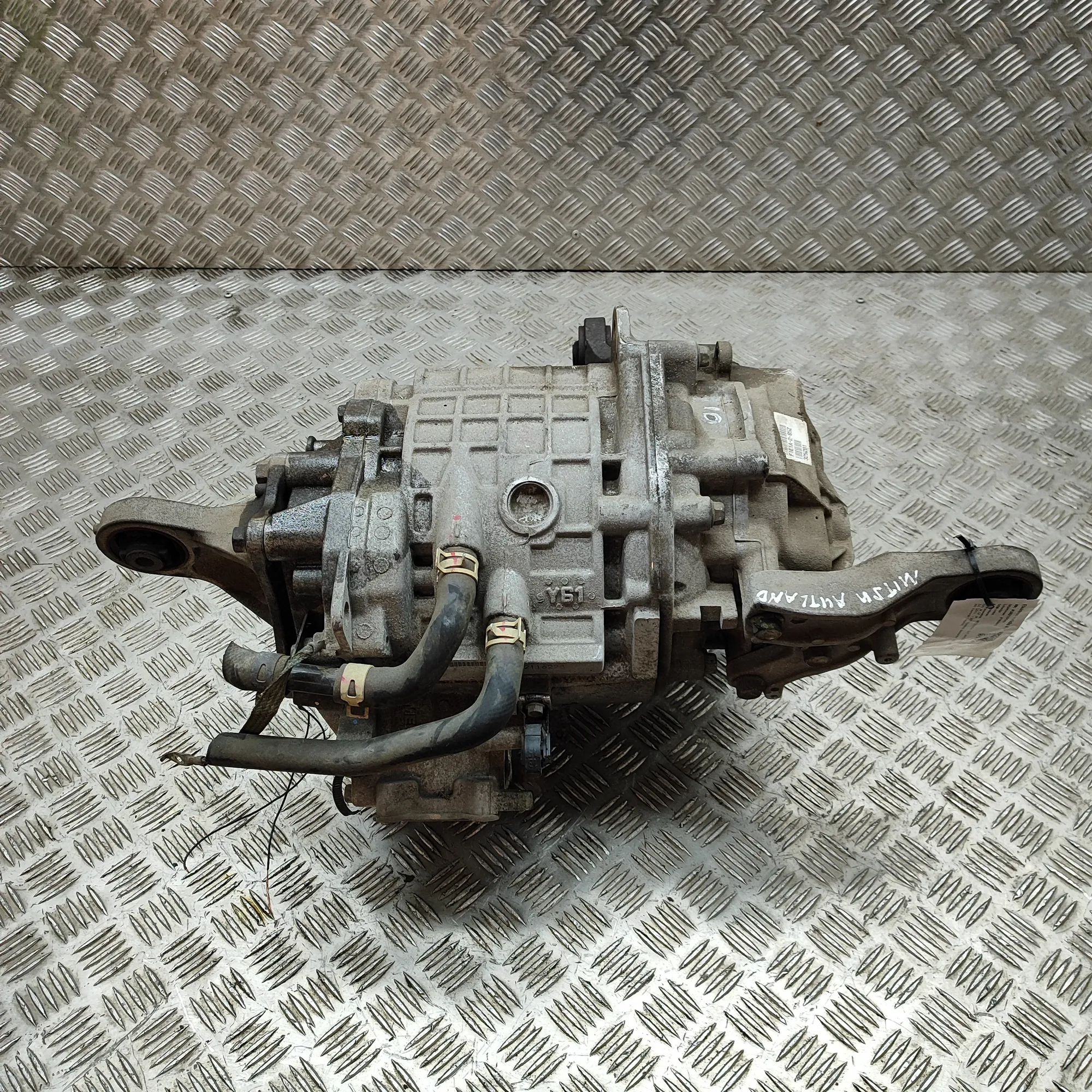 Mitsubishi Outlander Electric motor (EV) Electric motor (EV) — MITSUBISHI OUTLANDER (III...