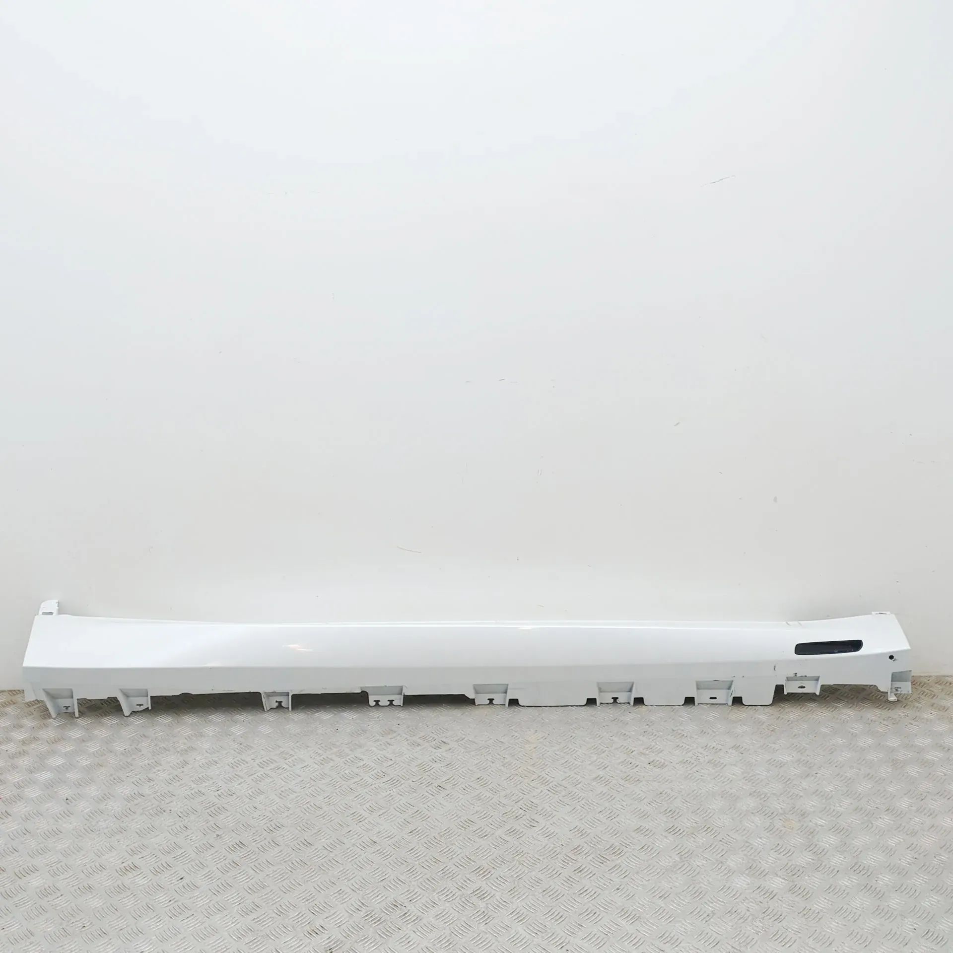 BMW X5 (G05) Right Side Plastic Sideskirt Cover