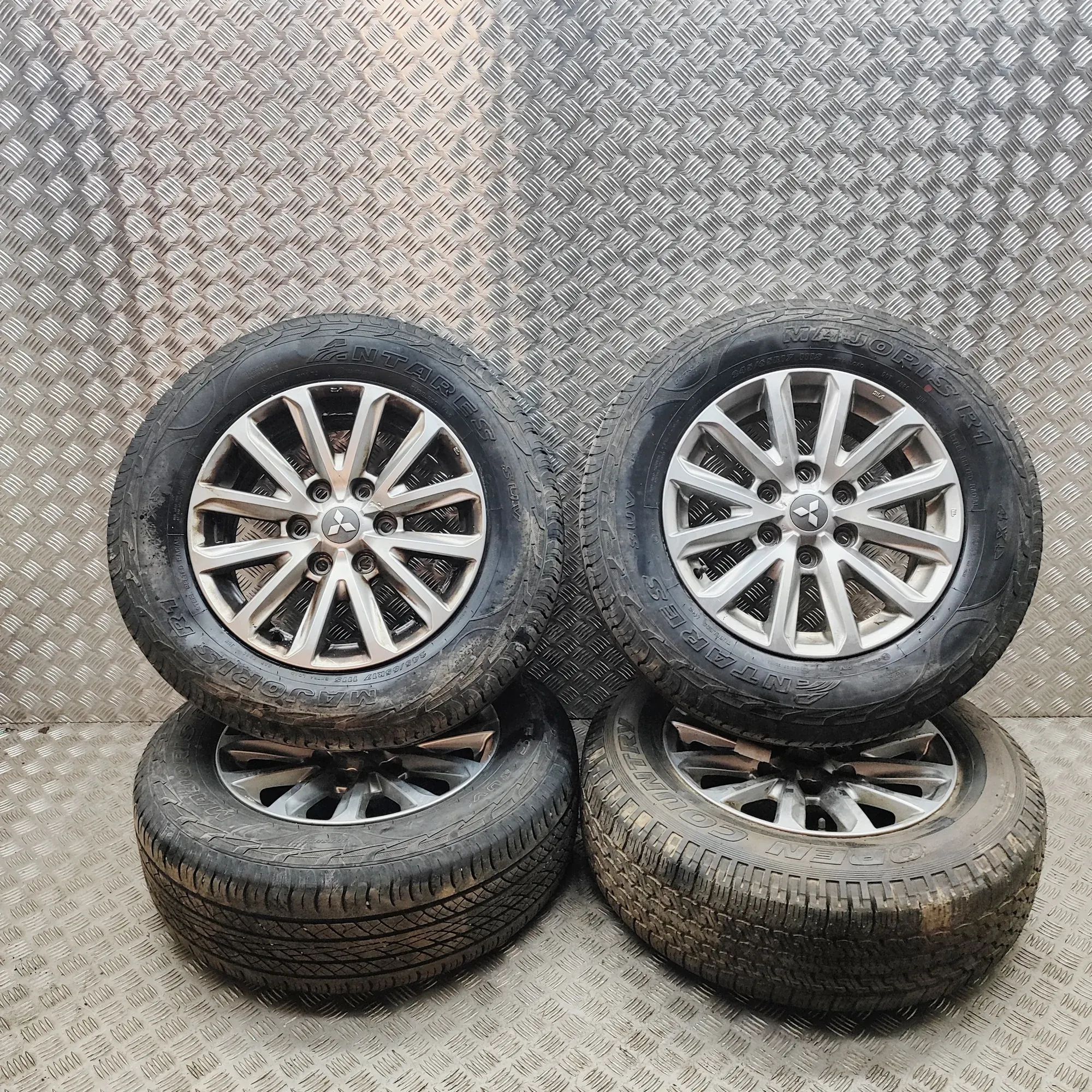 Mitsubishi L200 Alloy Wheel Set Alloy wheel set — MITSUBISHI L (200 / TRITON KJ...