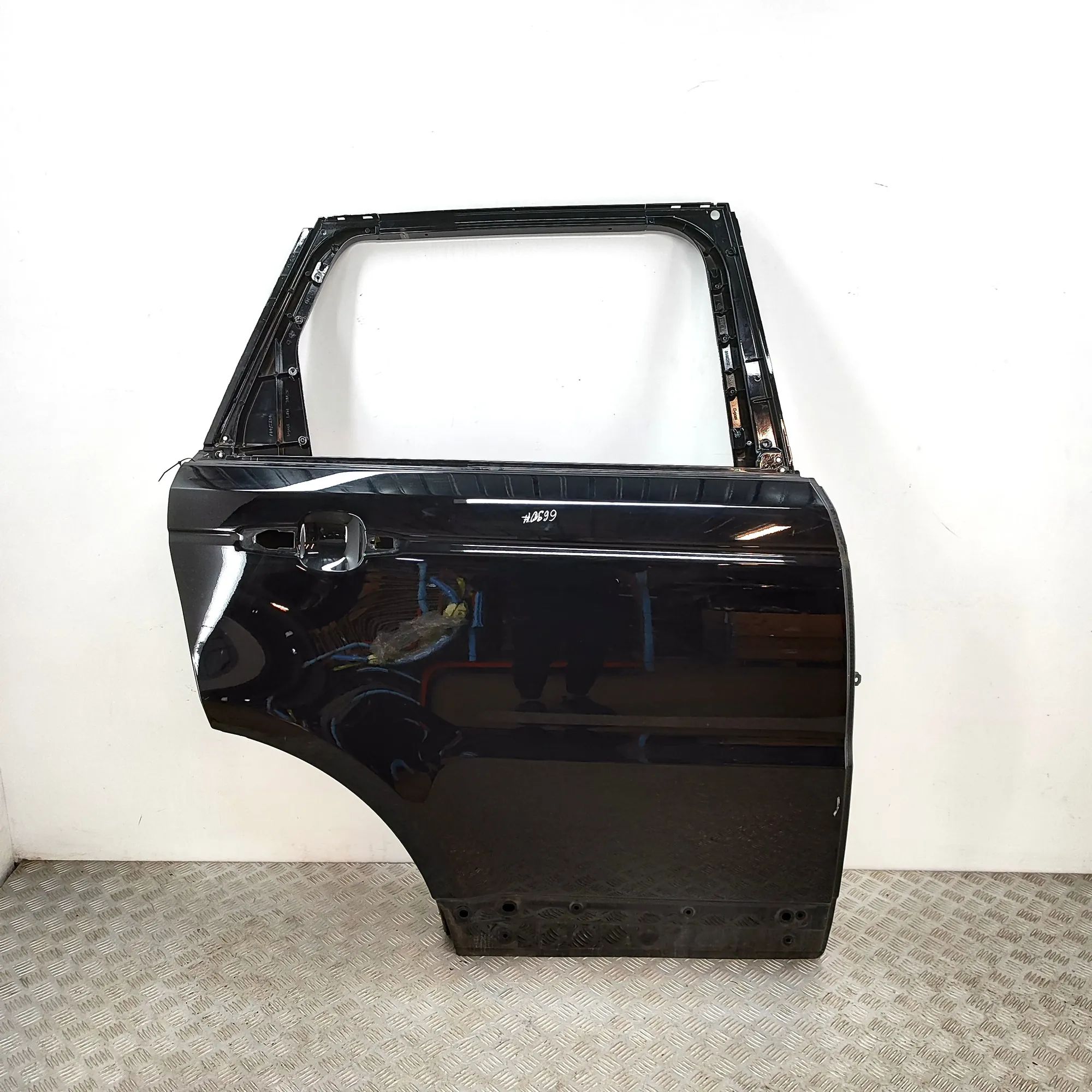 Land Rover Range Rover Sport (L494) Door — rear right Door — rear right — LAND ROVER RANGE ROVER SPOR...