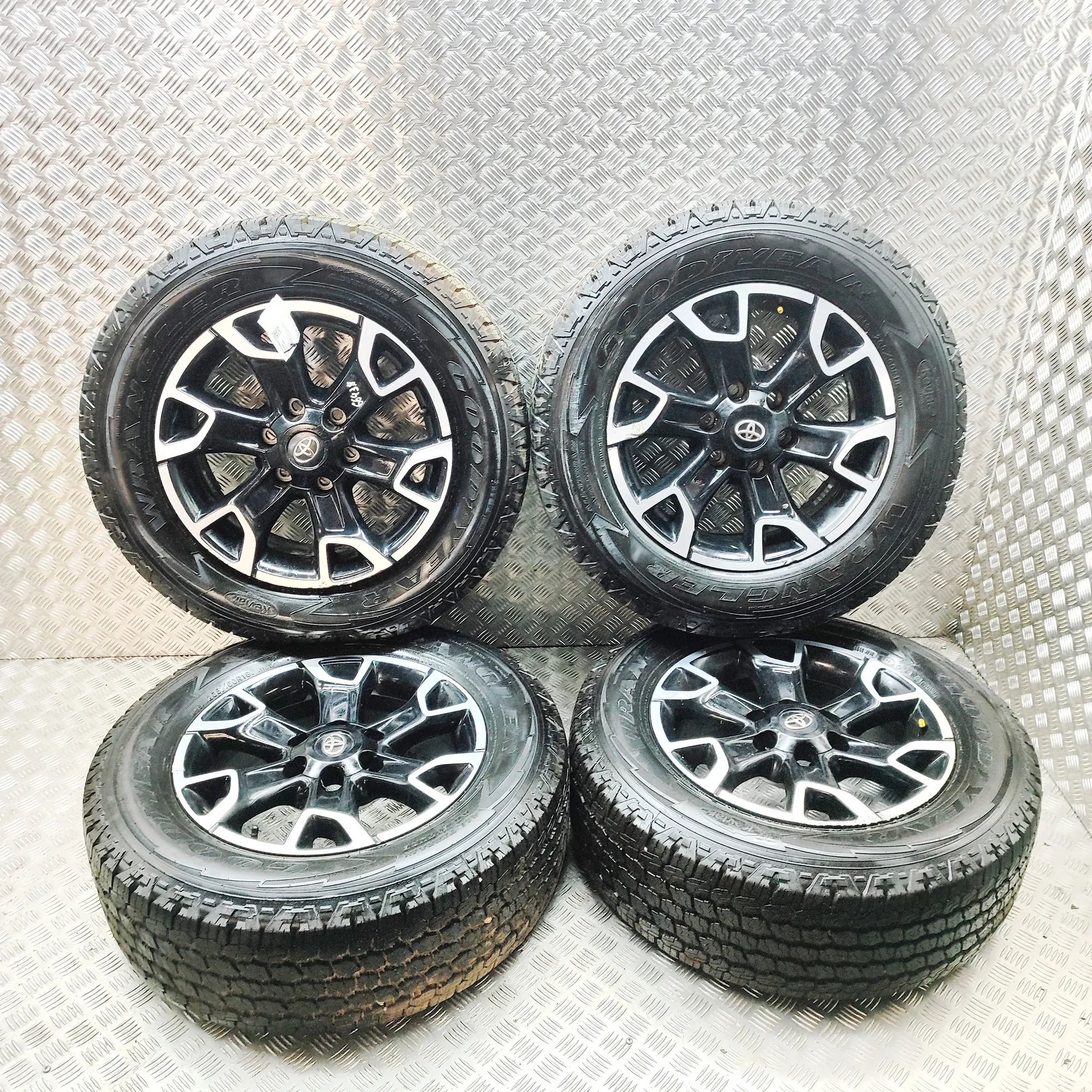 Toyota Hilux Alloy Wheel Set Alloy wheel set — TOYOTA HILUX (VIII Pick-up _N...