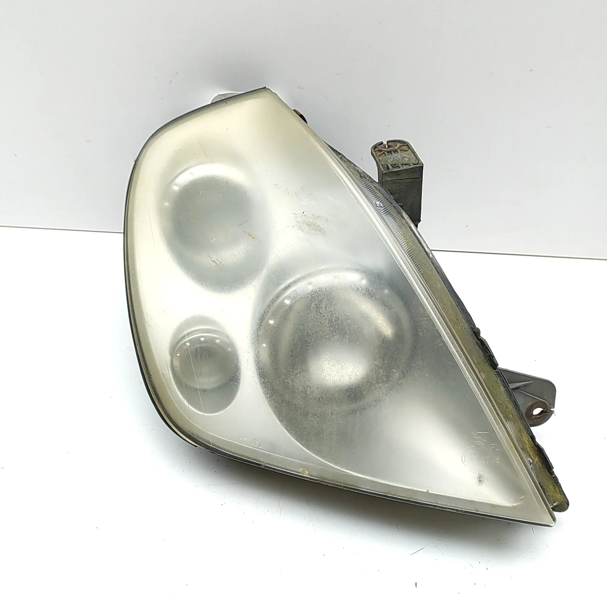 Ssangyong Rexton Front Right Headlight Front Right Headlight — SSANGYONG REXTON GAB_ (...