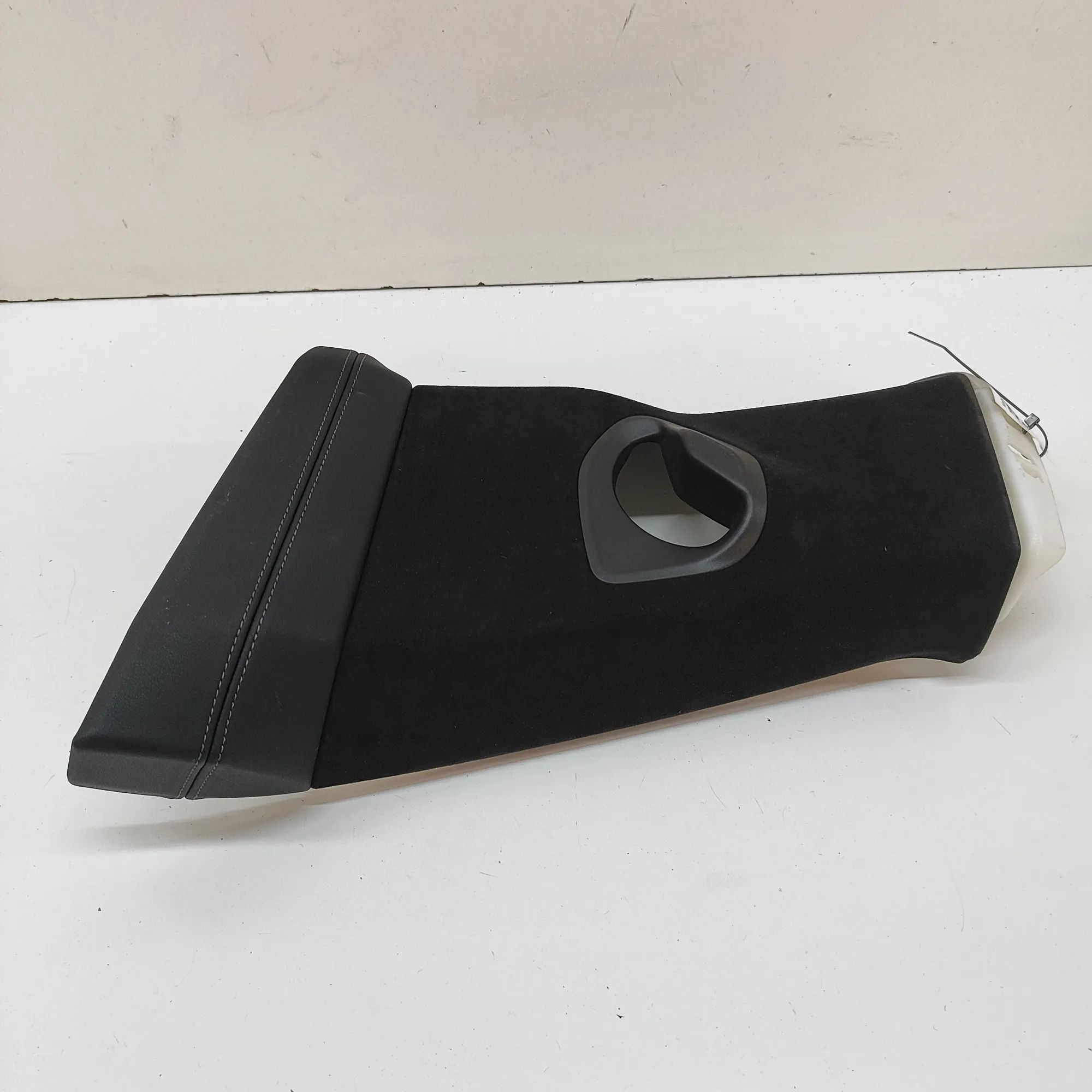 BMW 8 (G15) B-pillar trim — left B-pillar trim — left — BMW 8 Gran Coupe G16, F9...