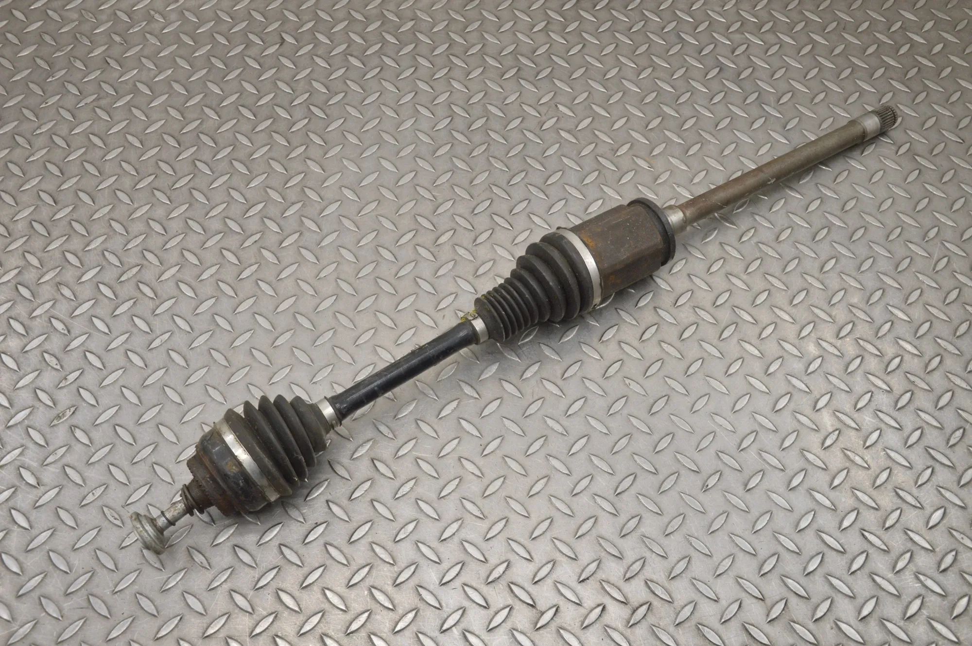 BMW 7 (F01 / F02 / F03 / F04) Front Right Driveshaft